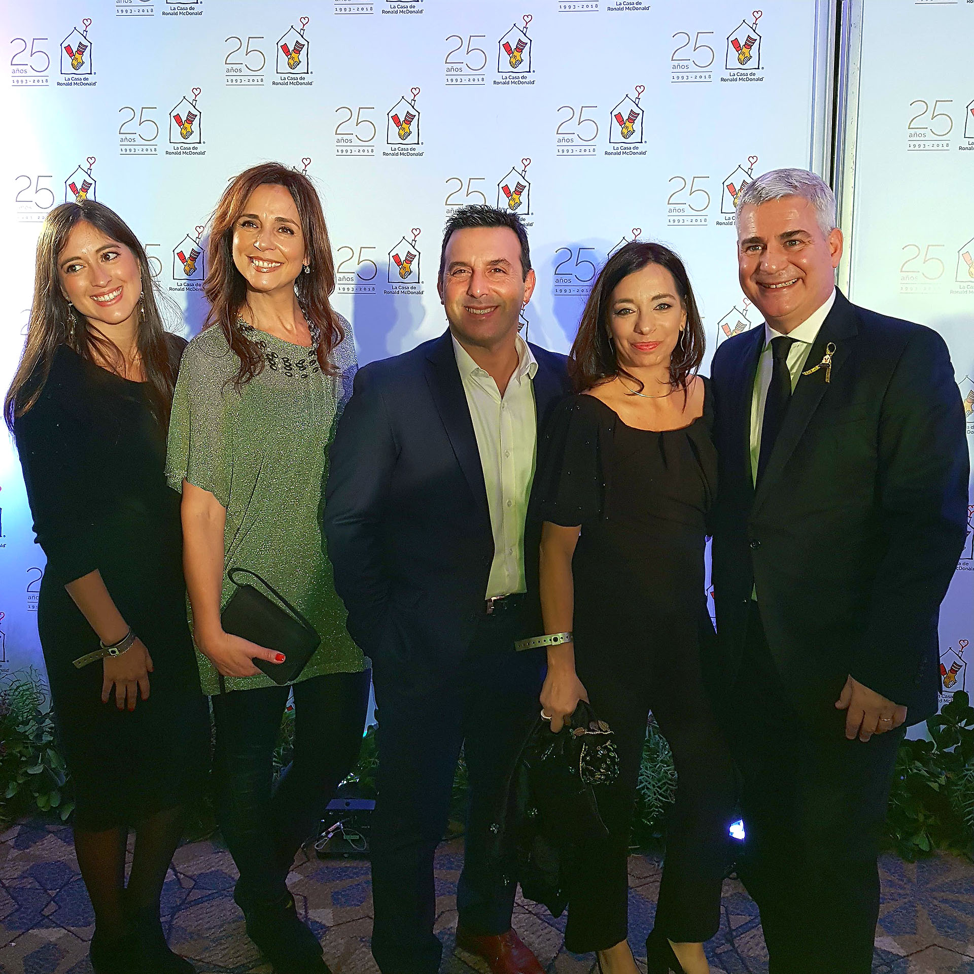 Florencia Santucho (Analista Sr. Comunicaciones McDonald´s), Cecilia Galasso (Jefa de Comunicaciones McDonald´s), Fernando Arango (Gerente Comunicaciones McDonald´s), Silvina Seiguer (Directora Comunicaciones McDonald´s) y Alejandro Yapur (Presidente de la Casa Ronald McDonald)