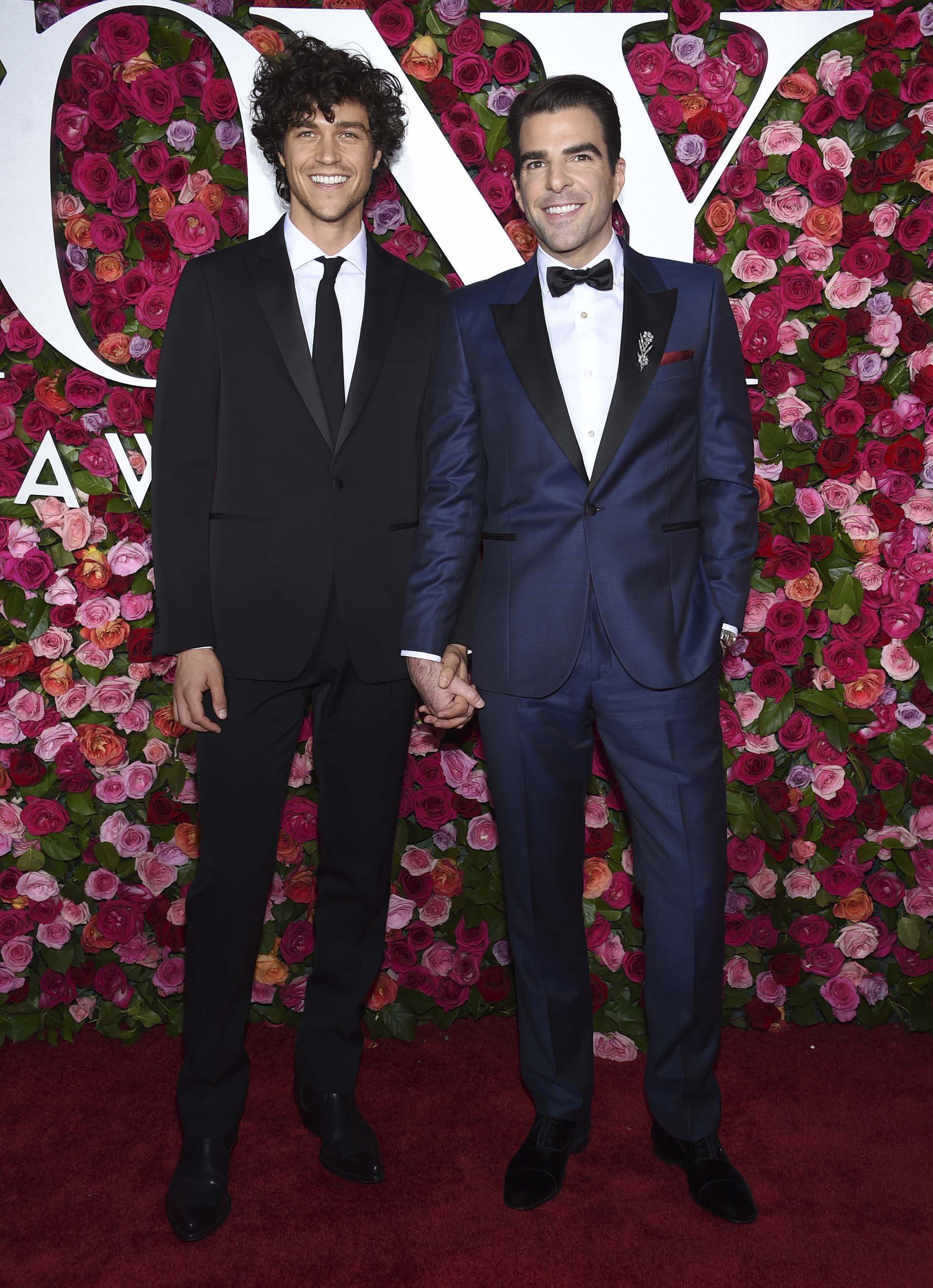 Miles McMillan y Zachary Quinto (Evan Agostini/Invision/AP)