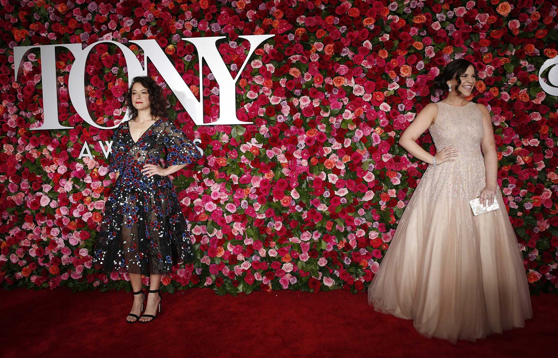 Tatiana Maslany y Lindsay Mendez (REUTERS/Brendan McDermid