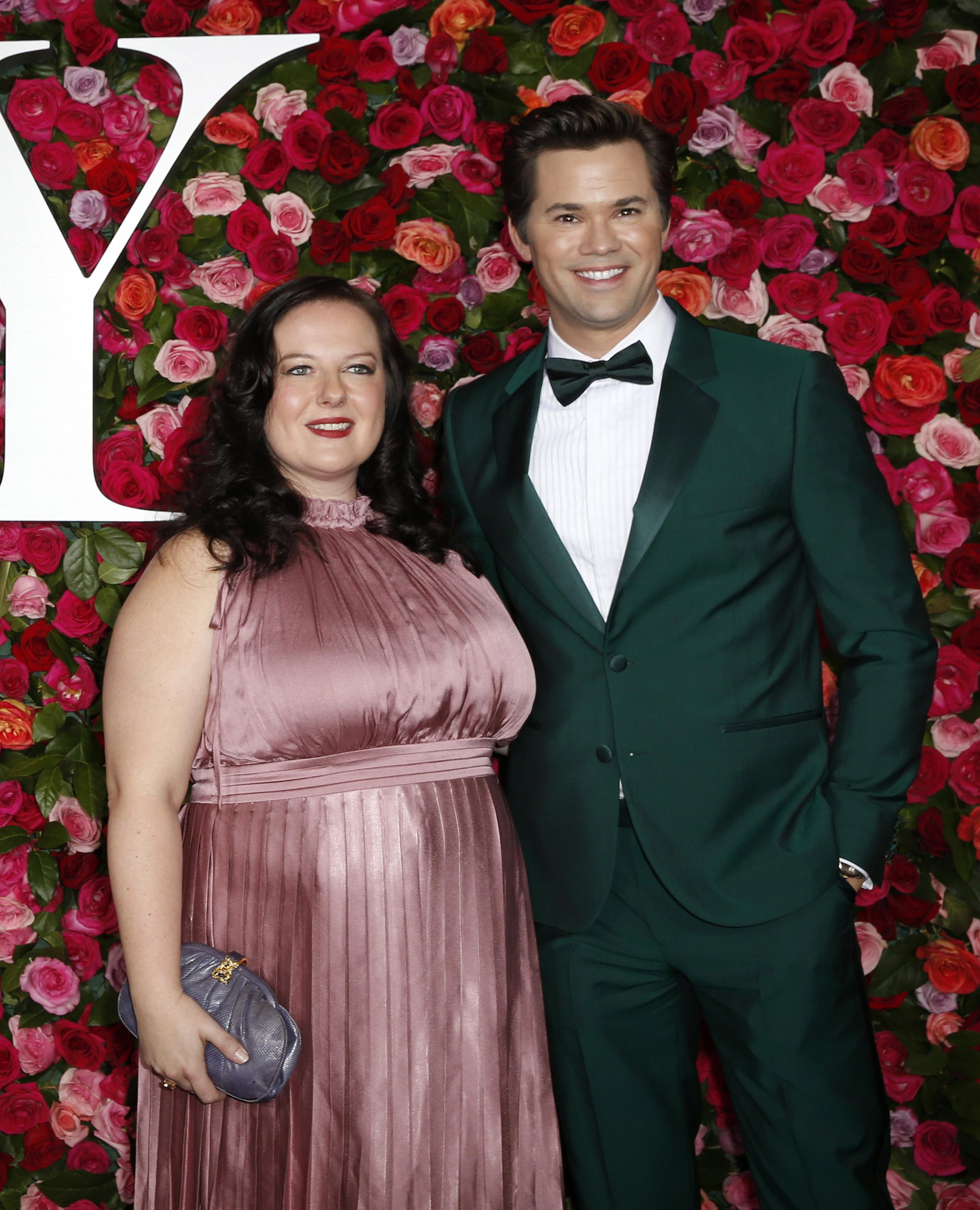 Zuzanna Szadkowski y Andrew Rannells (REUTERS/Brendan McDermid)