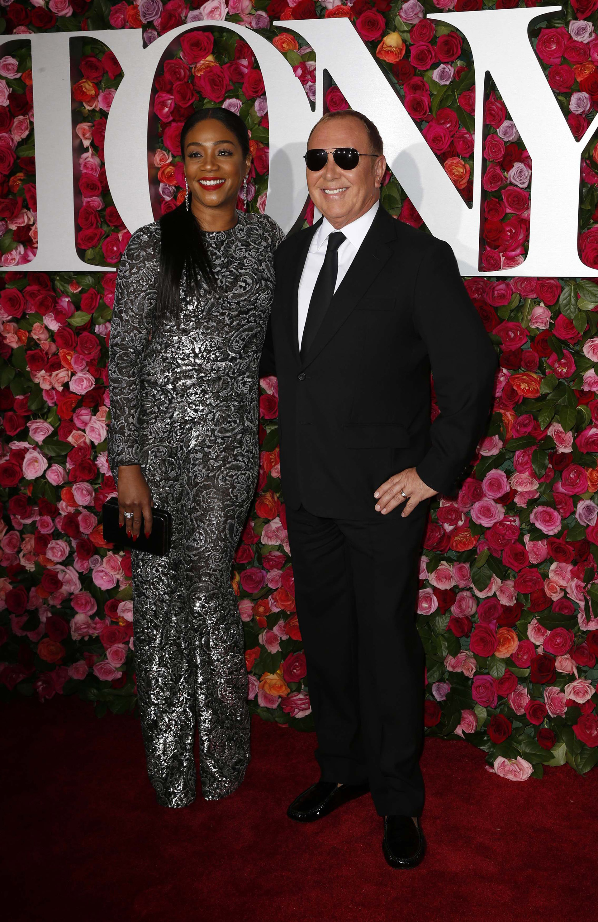 Tiffany Haddish y Michael Kors (REUTERS/Brendan McDermid)