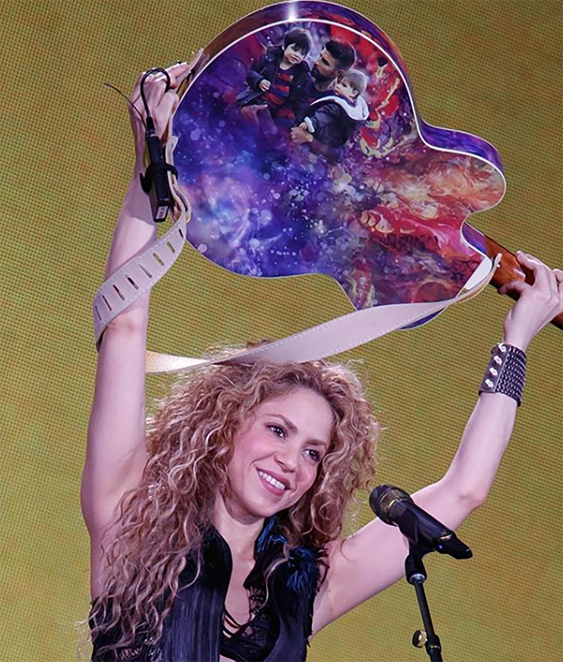 Shakira regresó al escenario después de suspender su gira por un problema en sus cuerdas vocales