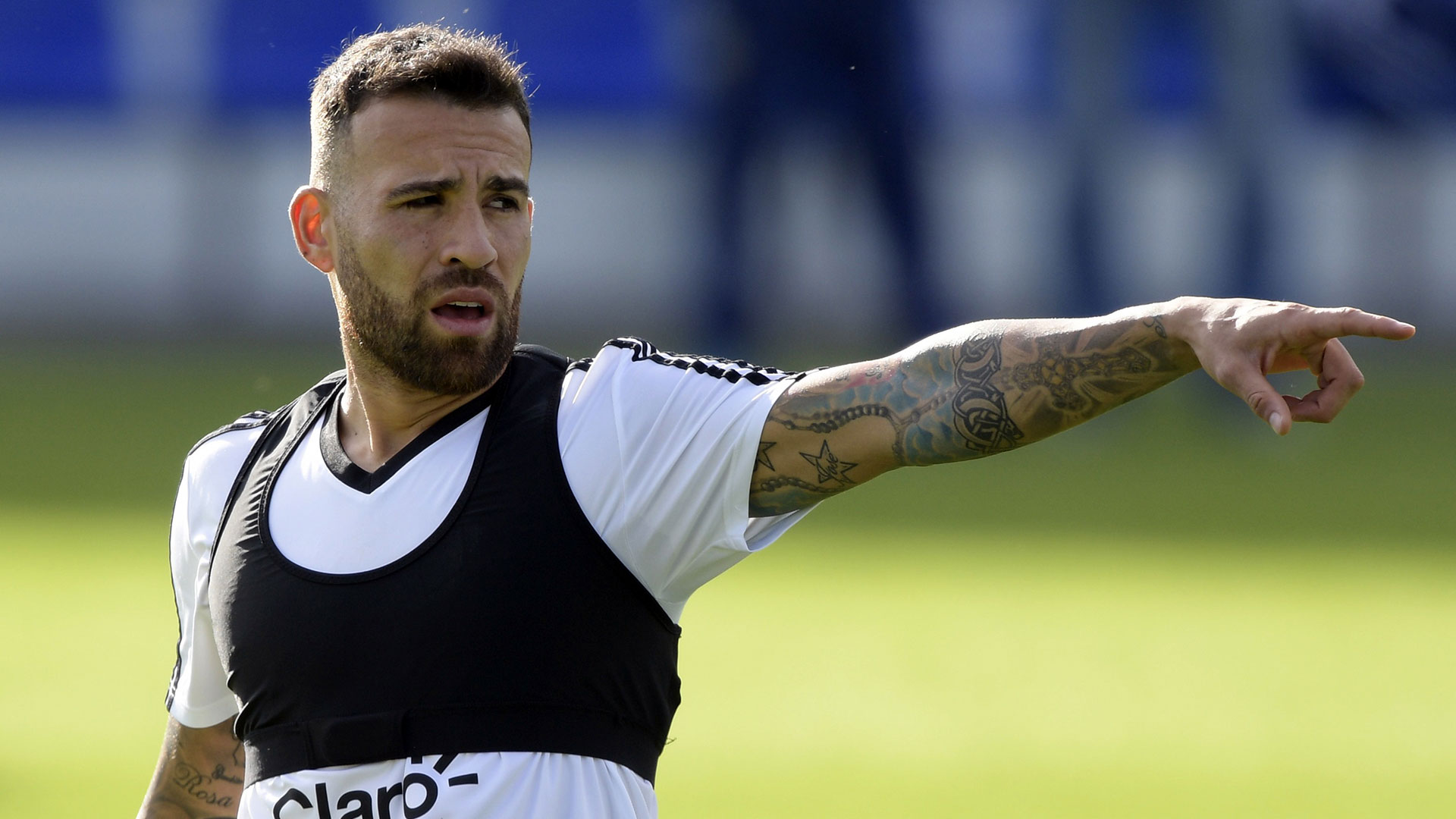Otra postal de Otamendi, quien será el primer marcador central en la presentación