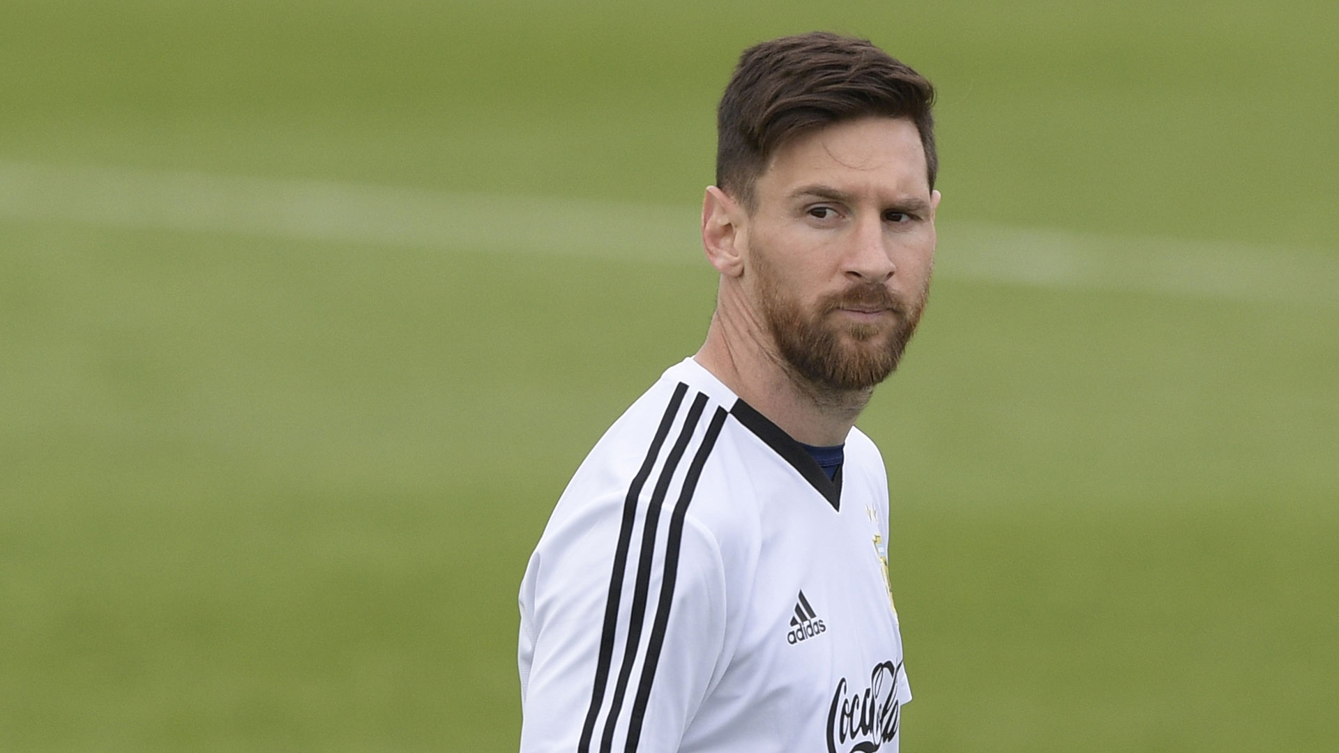 El centro de las miradas. Los hinchas lo vivaron: “Meeessi, Meeessi”