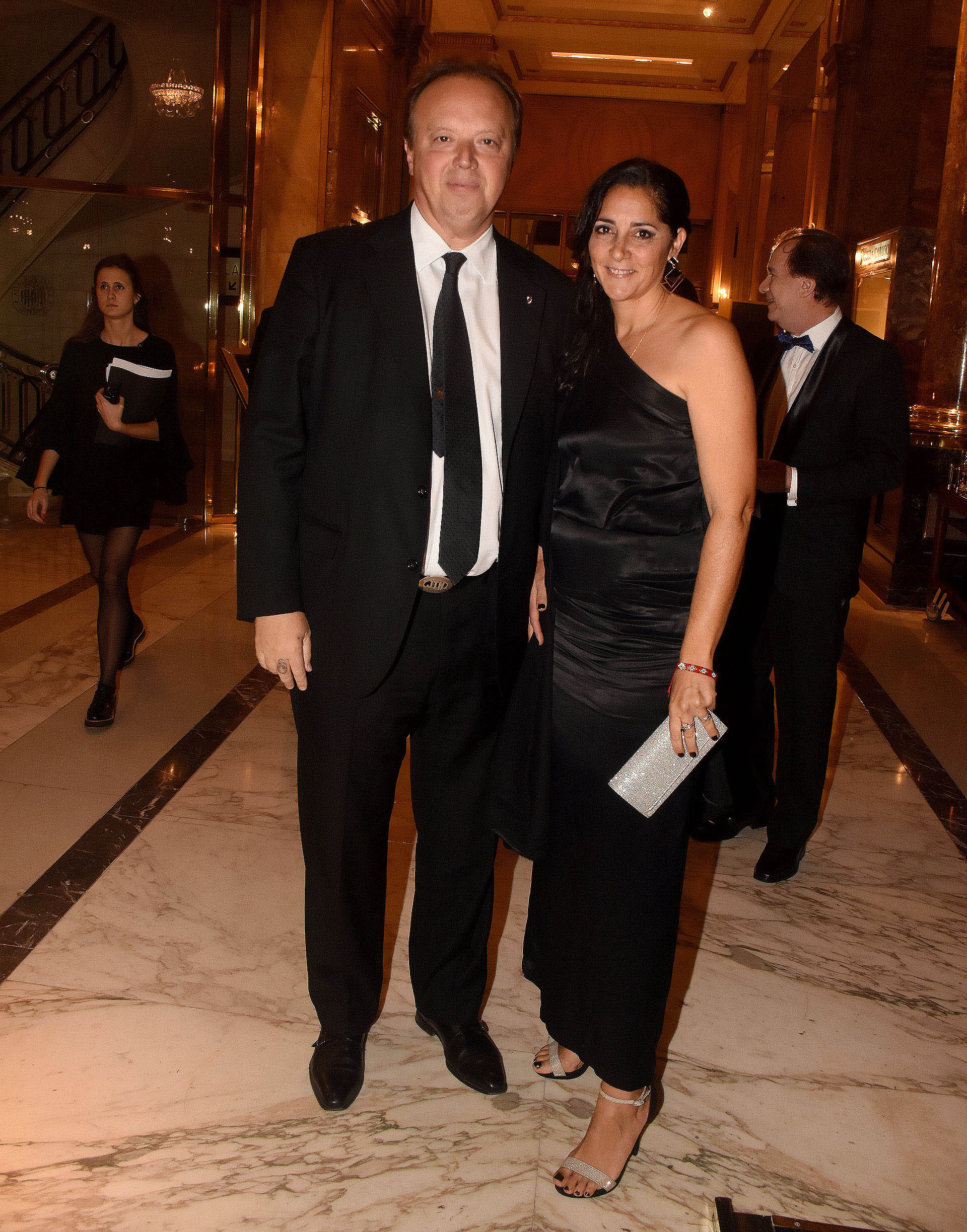 El presidente del Banco de Valores, Juan Ignacio Nápoli, y su mujer María Laura