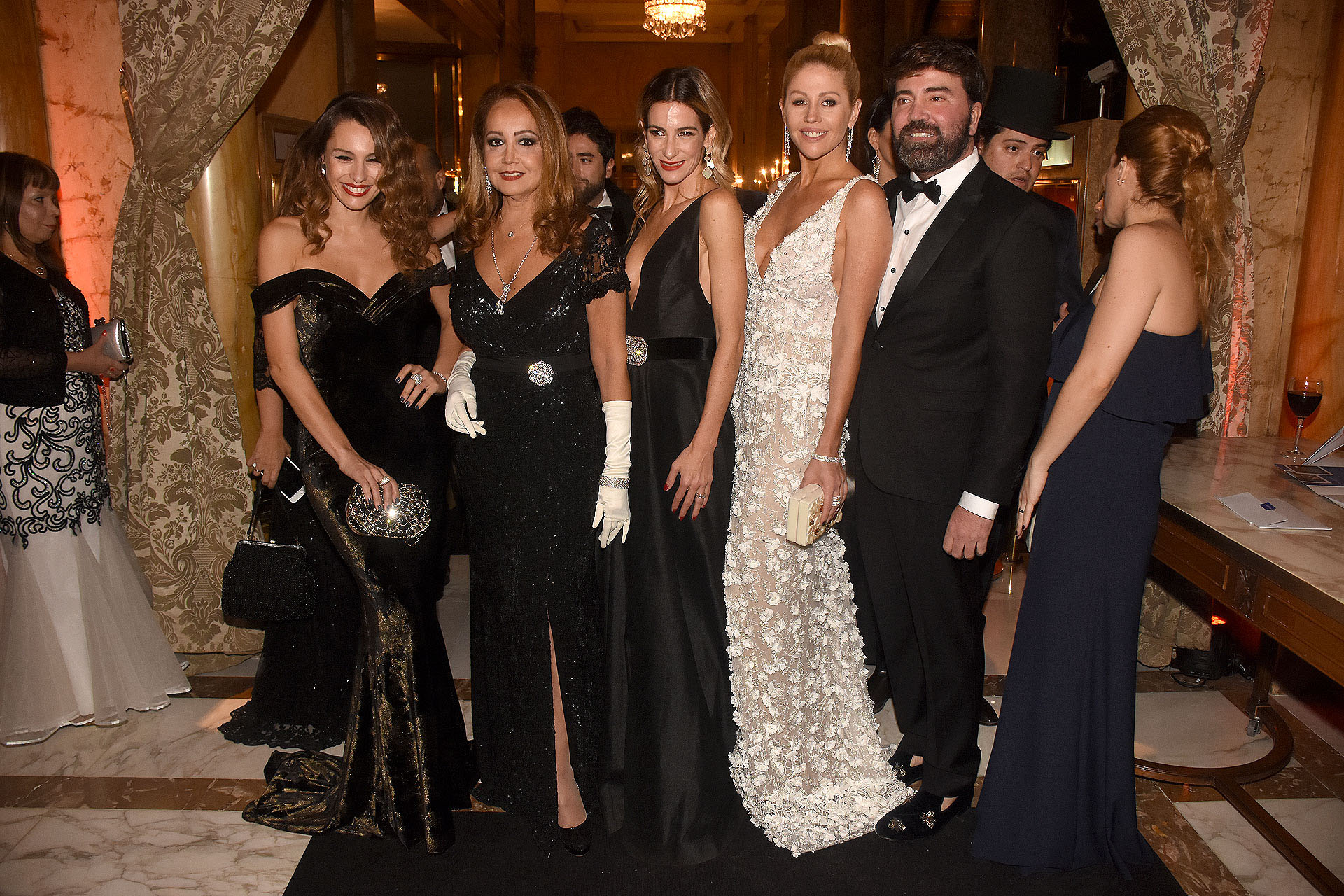 Carolina “Pampita” Ardohain, Mónica Parisier, Puli Demaría, Barbie Simmons y Javier Saiach