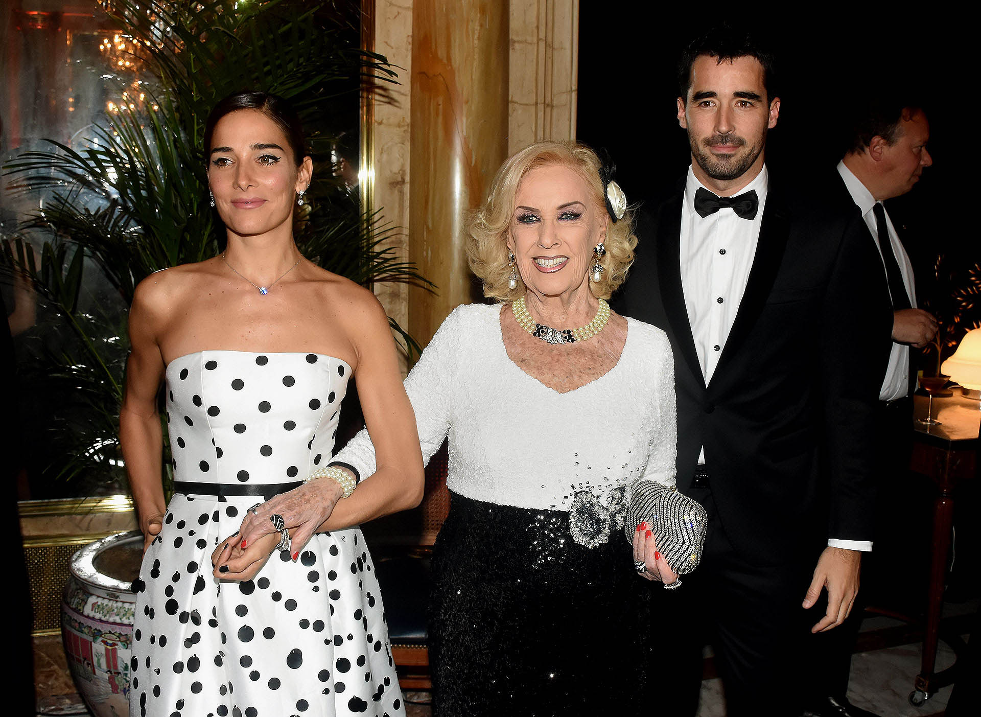 Mirtha Legrand junto a Juana y Nacho Viale