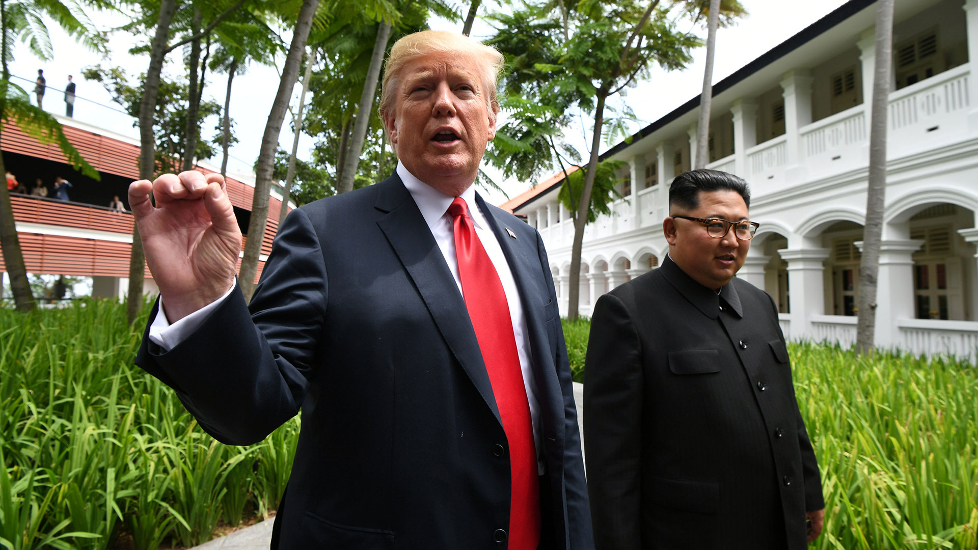 Trump y Kim a la salida del almuerzo. (Reuters)