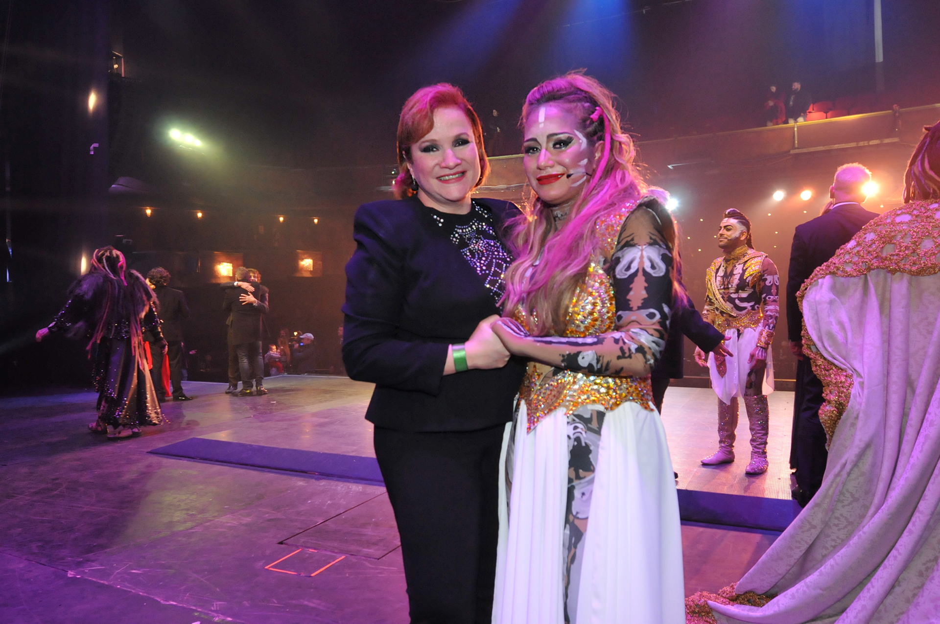 Karina La Princesita y Lucía Galán. La cantante estuvo muy emocionada en su debut teatral