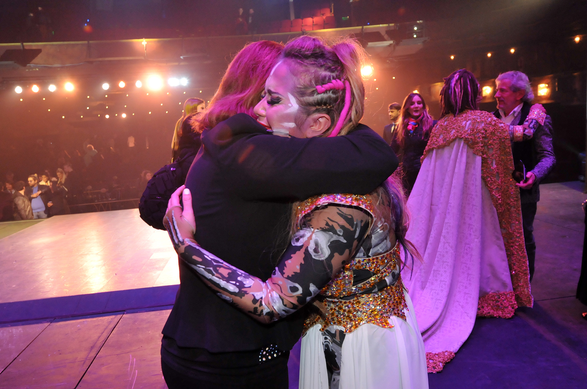 El abrazo entre Karina La Princesita y Lucía Galán