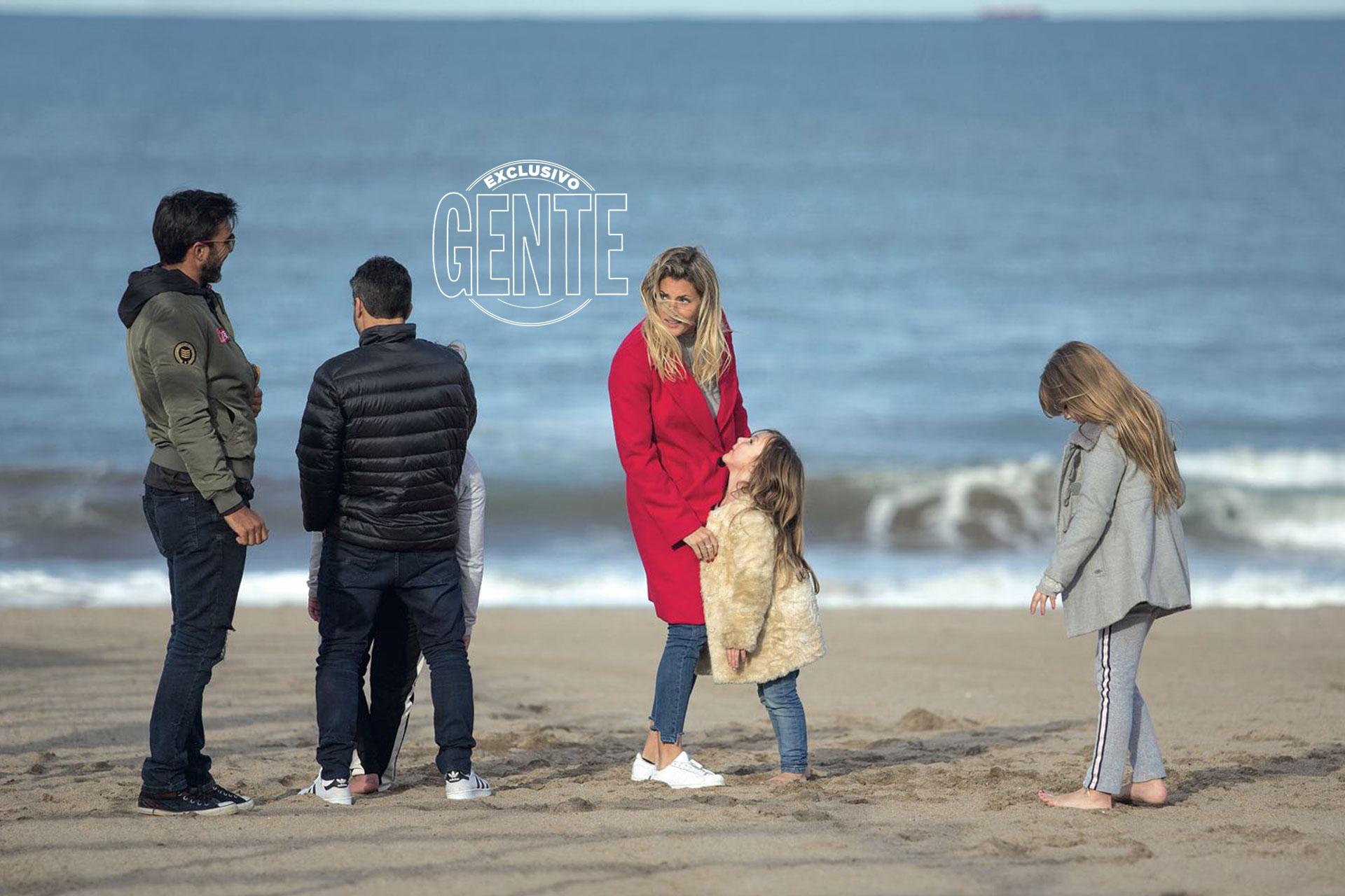 “Pese al frío, las nenas quisieron jugar en la playa. Fuimos, caminamos y hasta hicimos algunas piruetas en la arena”, contó Fabián. (Foto: Christian Heit)