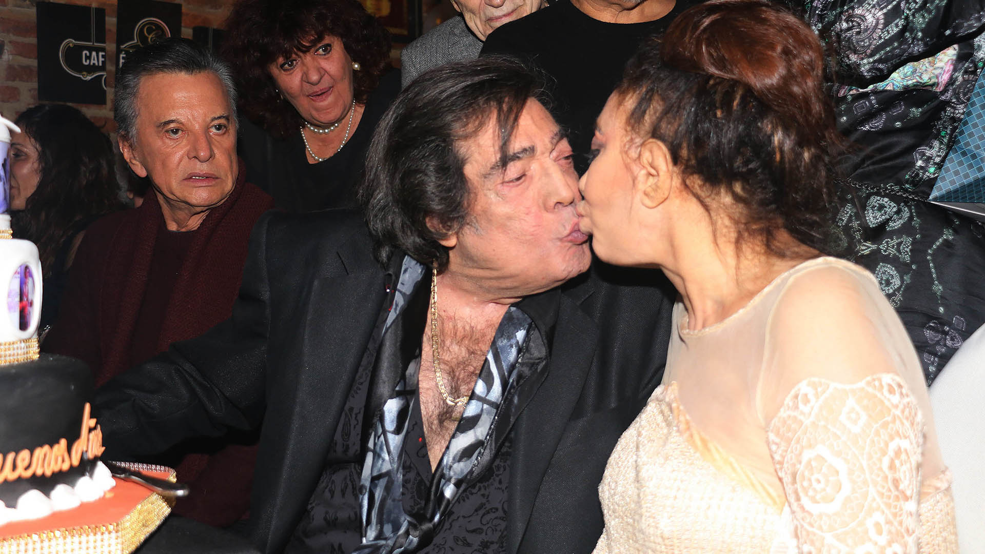El piquito entre Cacho y Adriana Varela