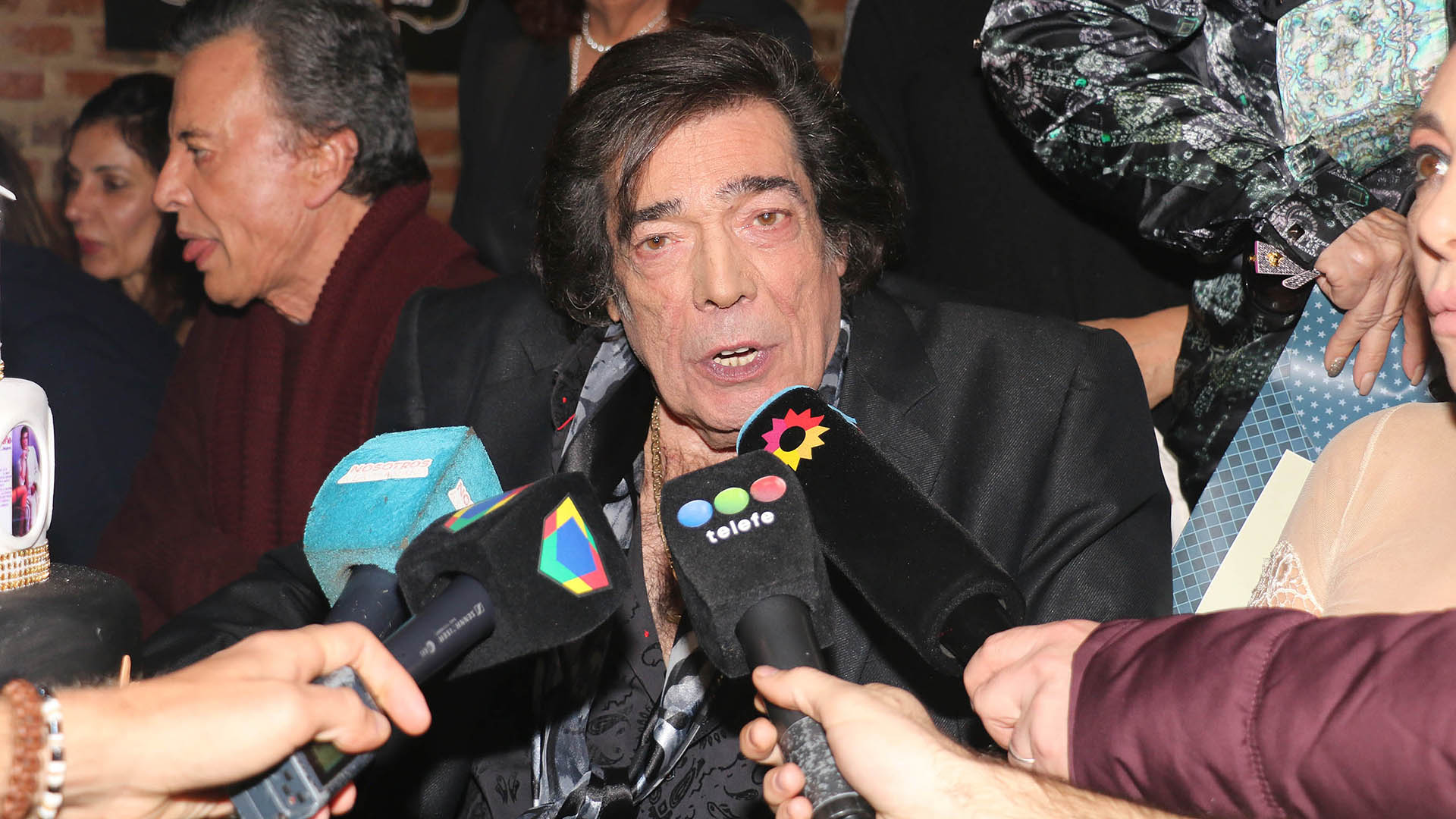 Cacho habló con la prensa durante el festejo