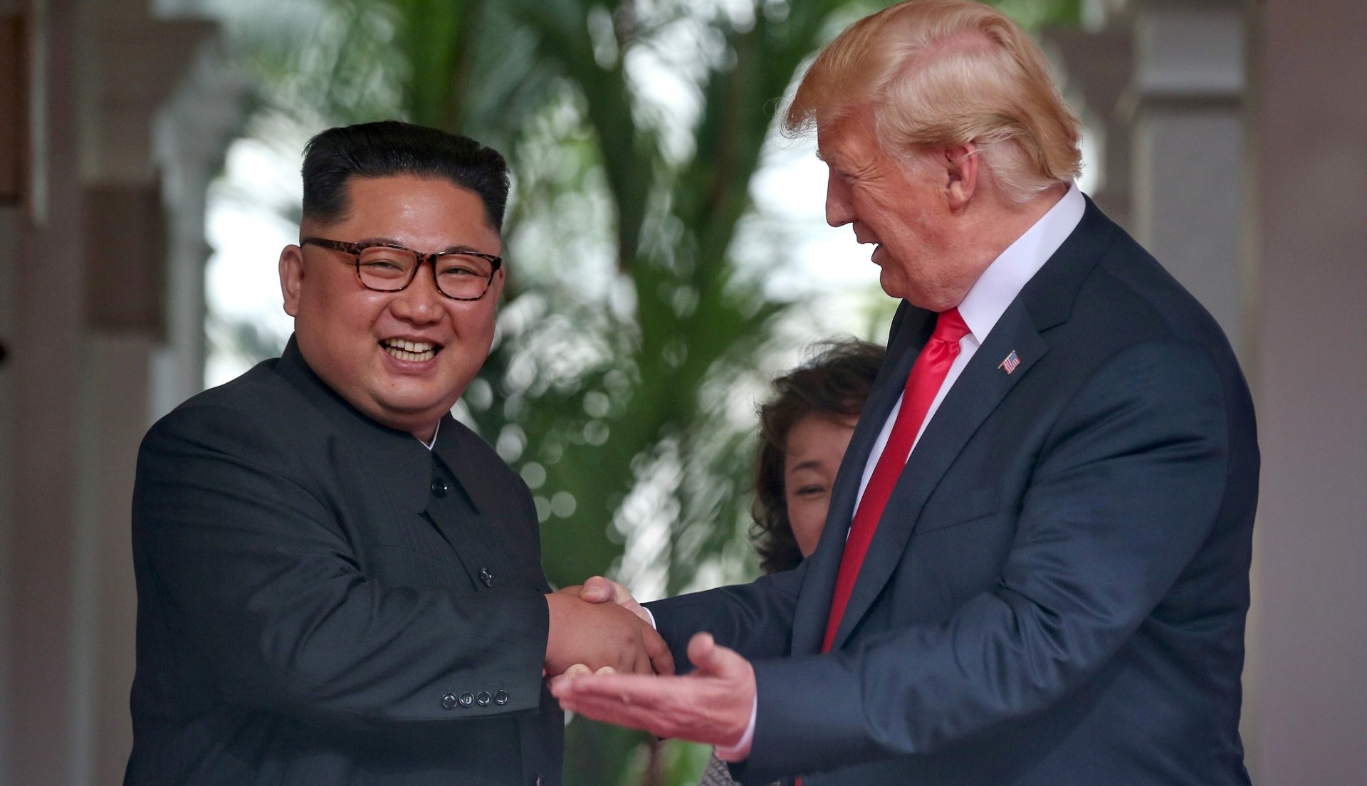 Kim Jong-un junto con Donald Trump en la cumbre en Singapur el 12 de junio