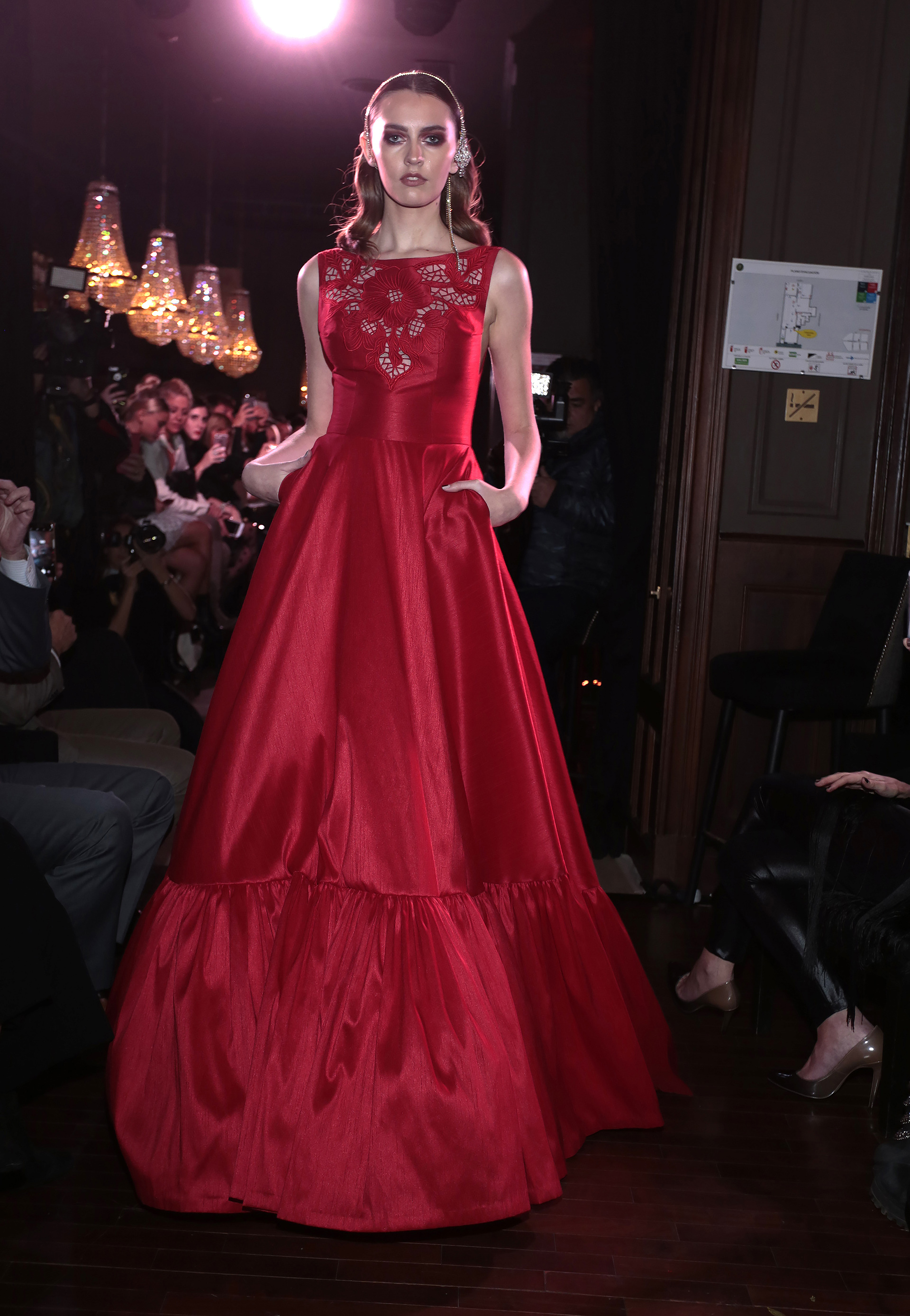Javier Saiach eligió el rojo como el color emblemático de su colección cápsula, en diseños atractivos y fascinantes