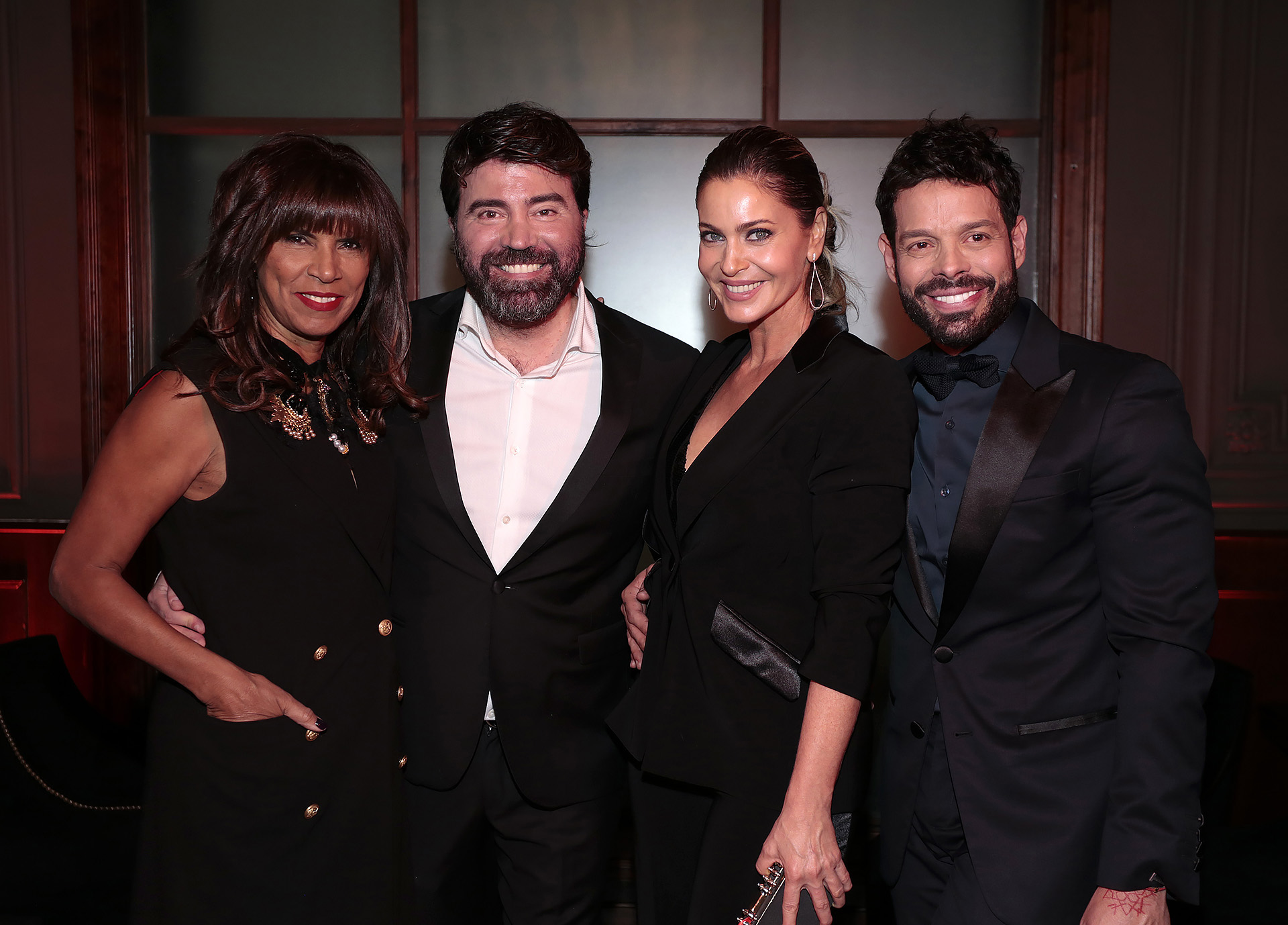 Anamá Ferreira, Karina Mazzocco y Mariano Caprarola junto a Javier Saiach en la presentación de la colección cápsula RED Saiach!