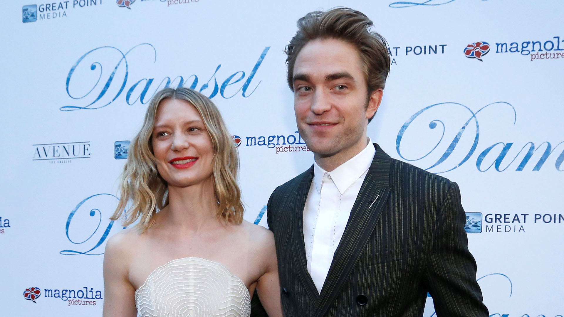 La actriz australiana y su colega inglés fueron ovacionados en la esperada presentación de “Damsel”