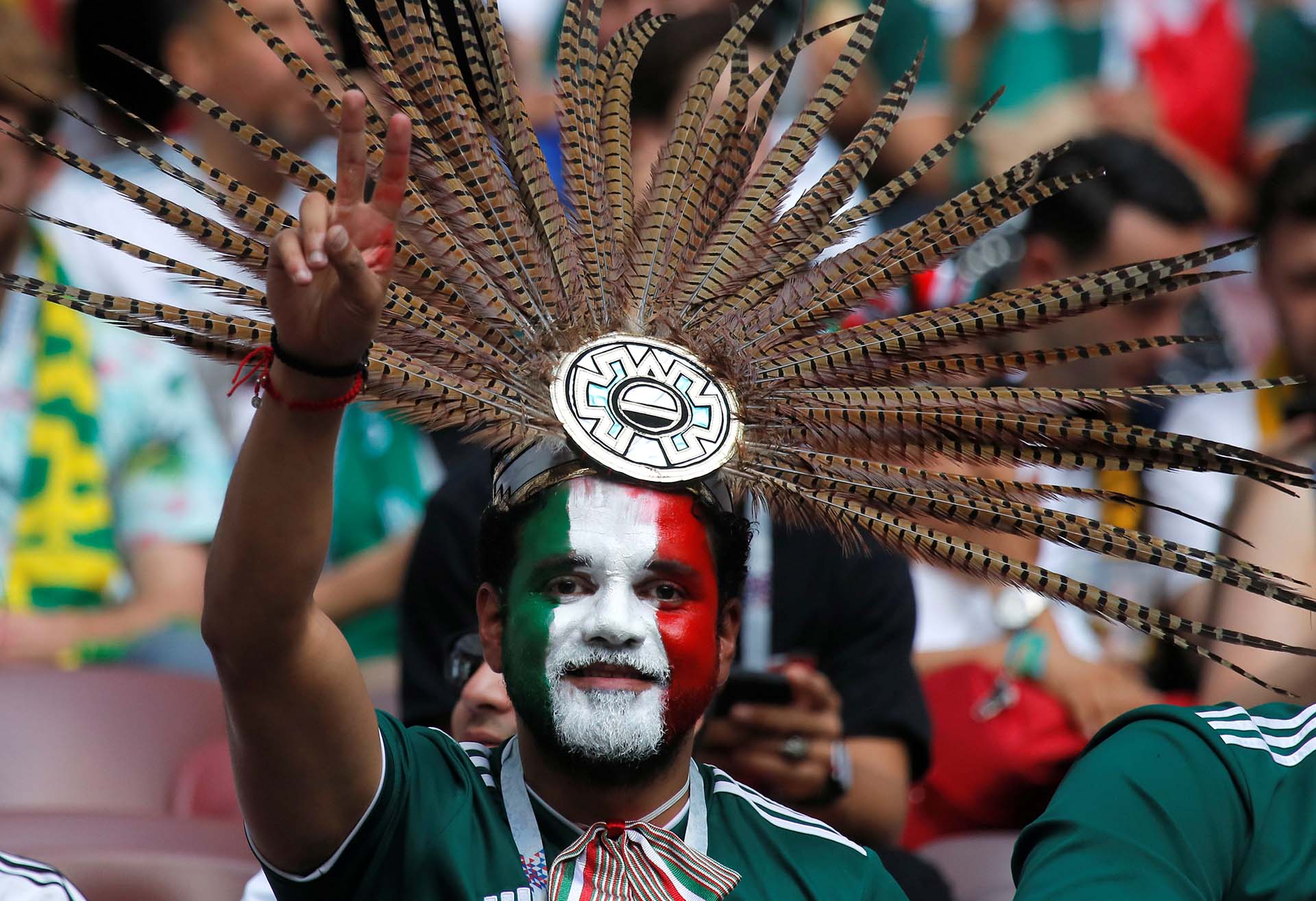 Los fanáticos mexicanos, preparados para el partido ante Alemania