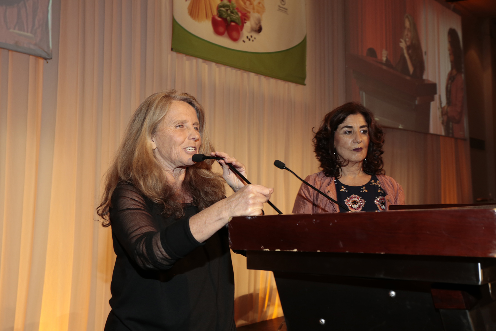 Edith Grynszpancholc, presidente de la Fundación Natalí Flexer de Ayuda a Niños y Jóvenes con Cáncer, durante su discurso en la cena anual solidaria donde llevó a cabo una “Pasta Party” de la mano de los más reconocidos chefs, como Maru Botana, Santiago Giorgini, Christophe Krywonis, Danilo Ferraz, Jessica Lekerman, Emilio Garip, Gabriel Oggero, Pedro Picciau, Antonio Soriano, Camote Langer, Pablo Greco, Gastón Riveira, Diego Gera y Pablo Buzzo