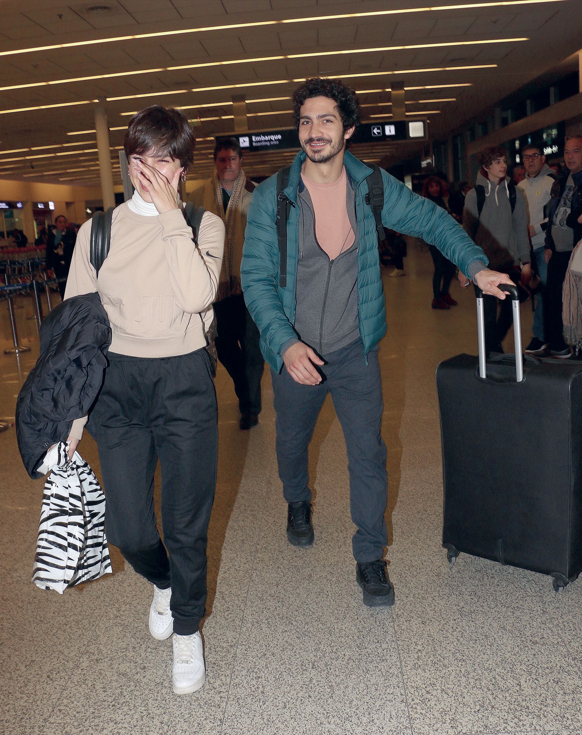 Úrsula Corberó y Chino Darín en Ezeiza