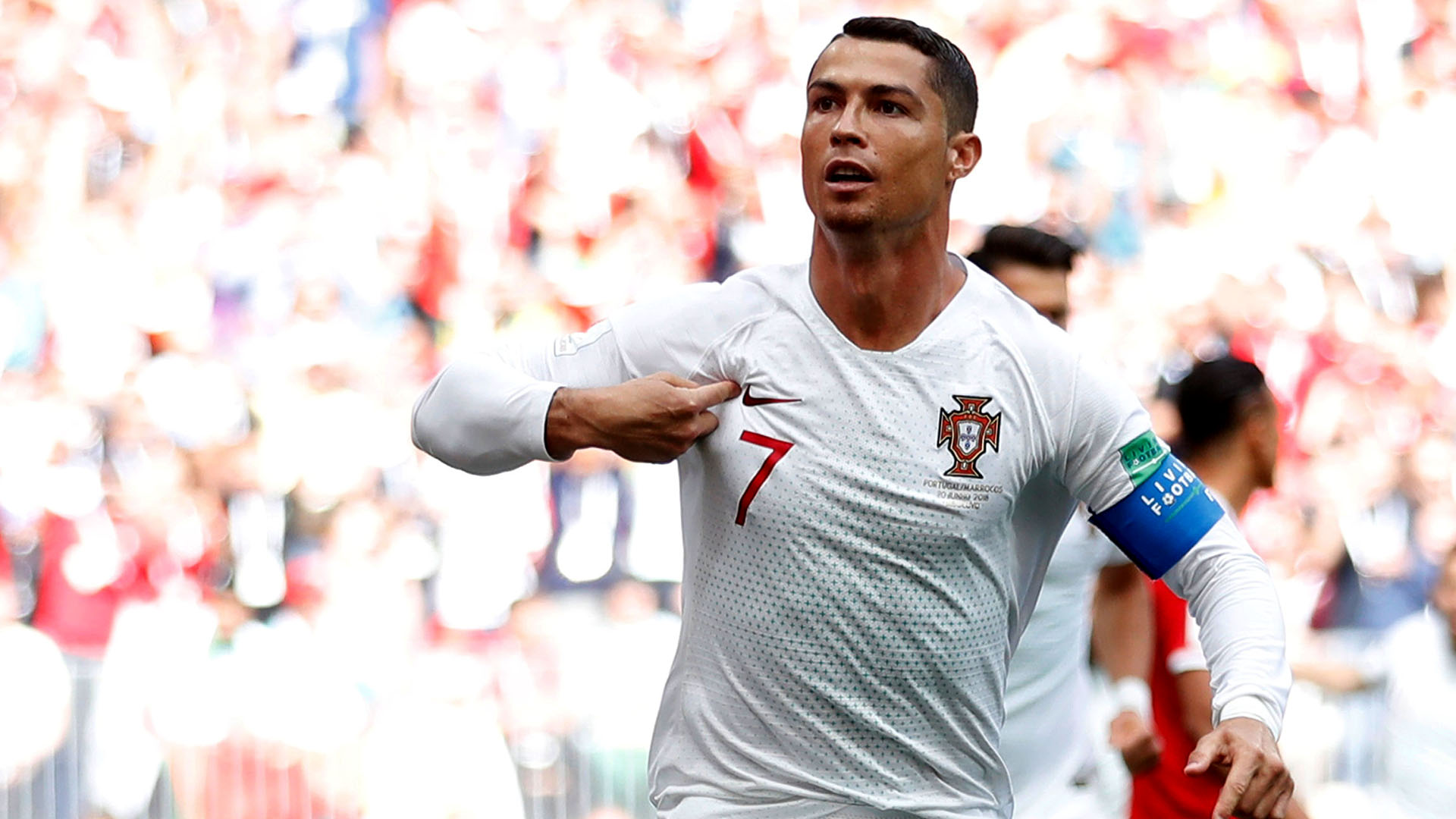 Señalándose a sí mismo, Ronaldo festeja el primer gol ante Marruecos. REUTERS/Carl Recine