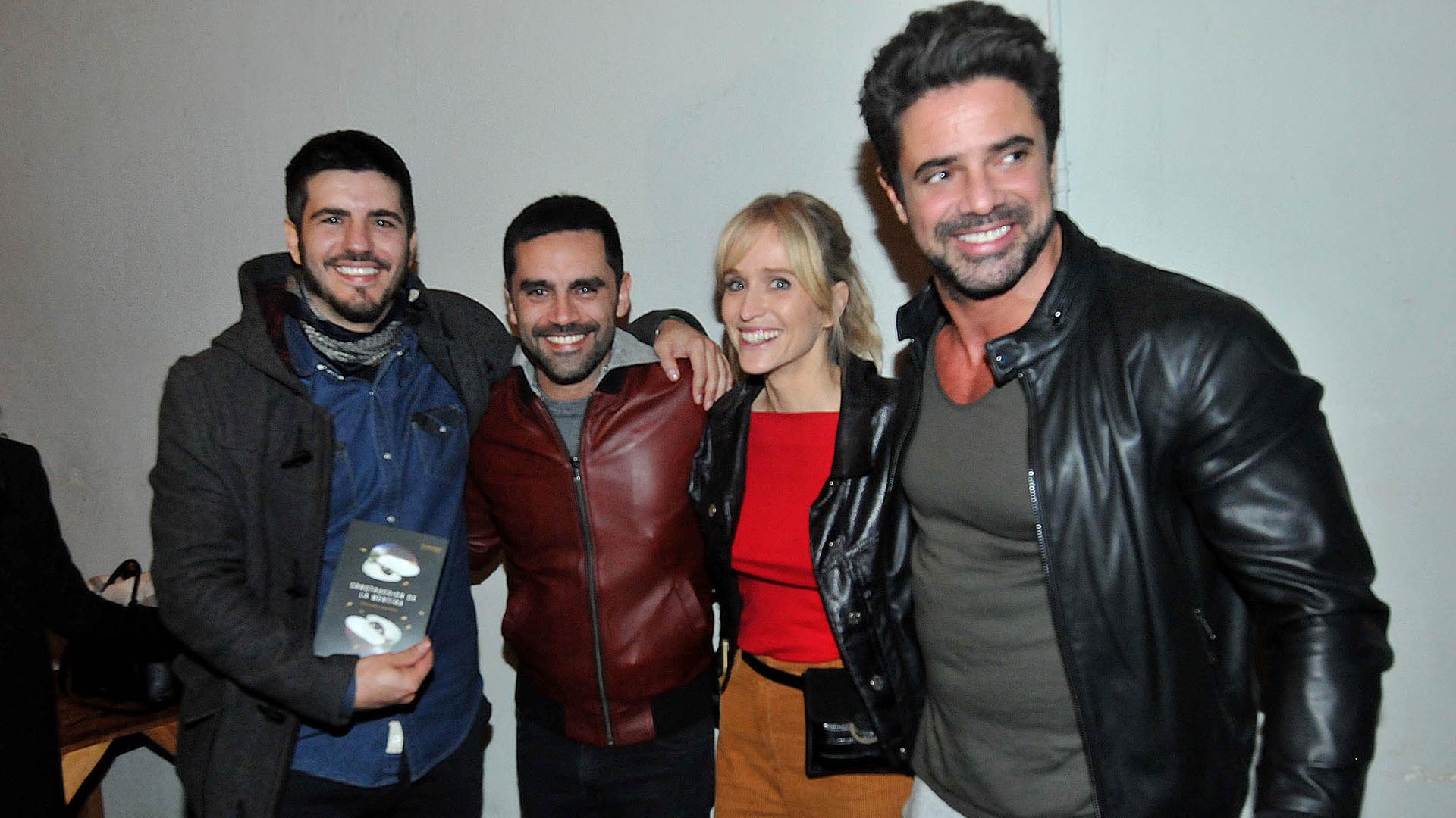 Gonzalo Heredia presentó su libro “Construcción de la mentira”. Lo acompañaron su mujer Brenda Gandini y sus amigos Luciano Castro y Marco Antonio Caponi (Verónica Guerman / Teleshow)