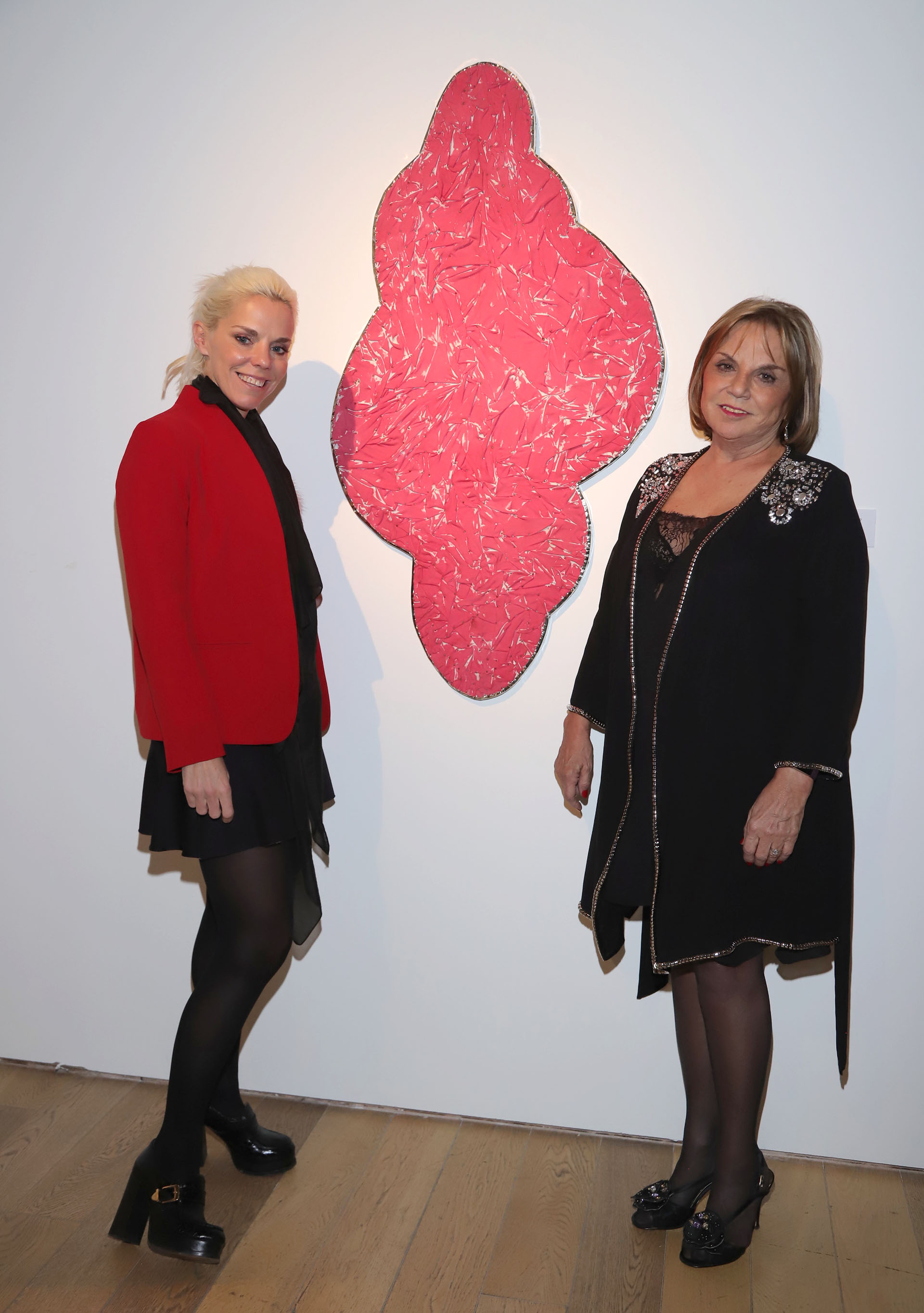 Agustina Rossi y Eugenia Cerda de Rossi, directora y presidente de la Fundación, respectivamente, durante la presentación de la muestra en la que exponen destacados artistas como Alejandra Padilla, Dolores Zorreguieta, Pablo De Monte, María de los Santos, Martín Wullich, Marina Papadopoulos, Emilio Fatuzzo, Dante Litvak, Oscar Mara, Sara Diciero, Stella Canale,Oscar de Bueno, Federico Arcidiacono, Silvia Carbone y Mónica Canzio