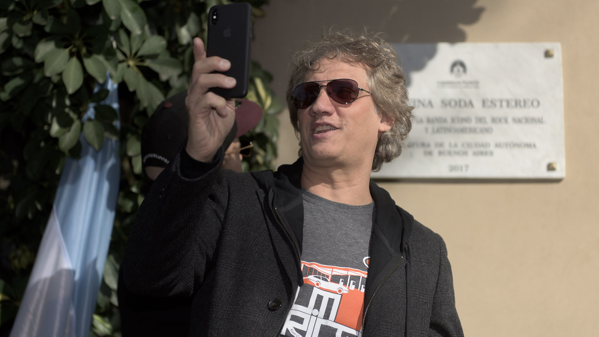 Y también hubo selfie. El año pasado Charly había publicado una carta en las redes sociales luego de pasar por casualidad frente a la casa, y llenarse de emociones, recuerdos, nostalgia…
