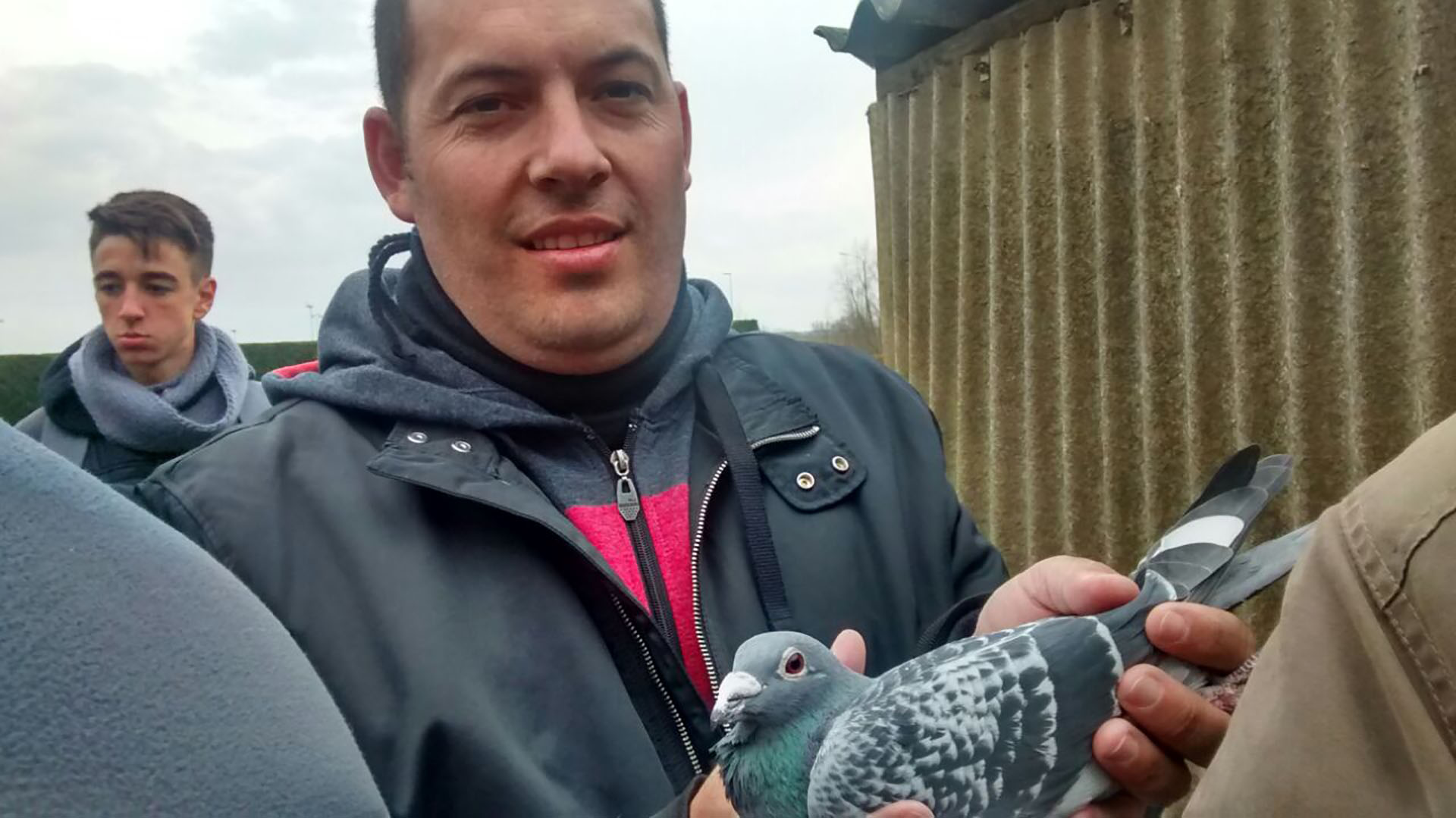 Federico Arias es un colombófilo cordobés que lleva adelante esta práctica desde su infancia