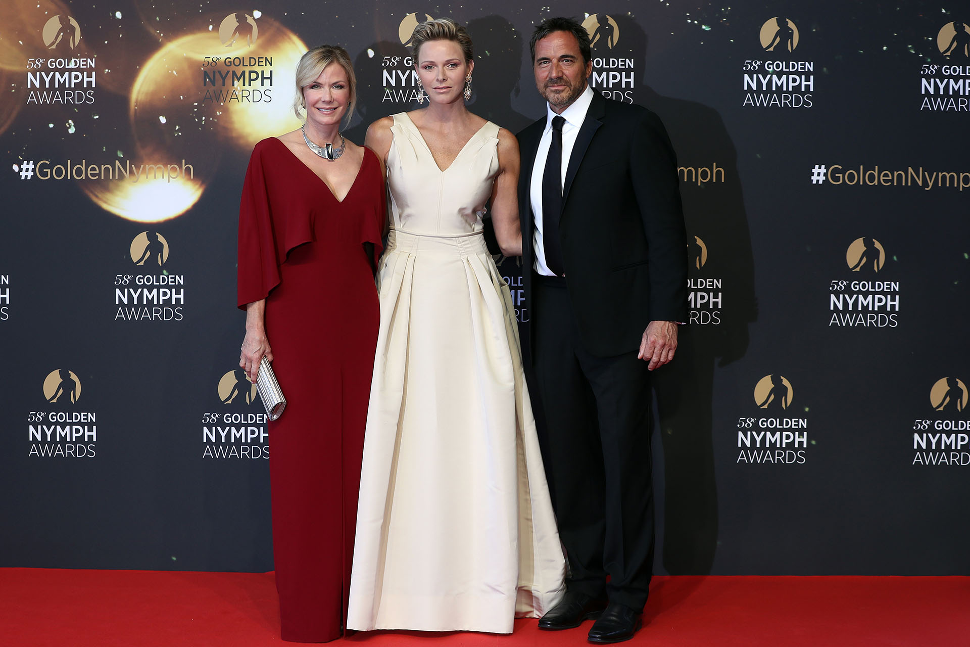 Charlene en la alfombra roja junto a Katherine Kelly Lang y Thorsten Kaye