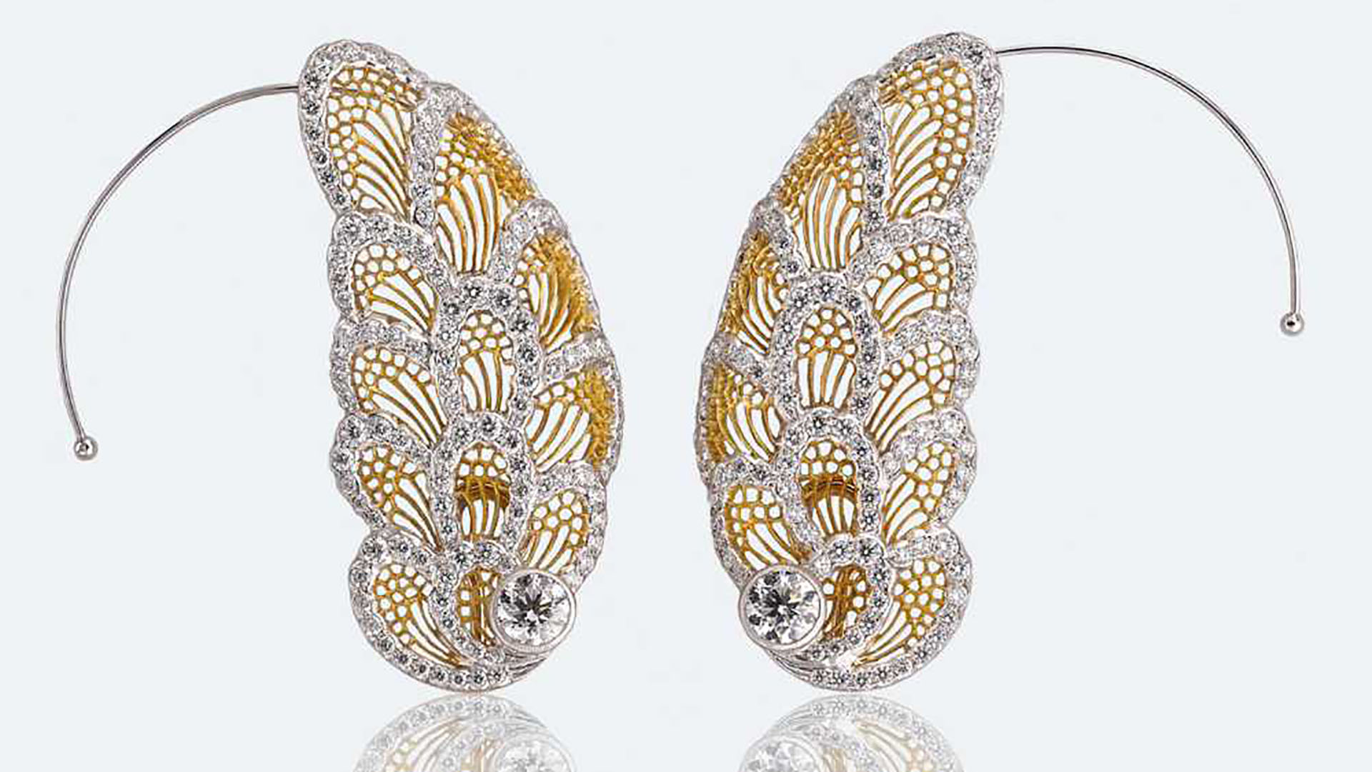 “The Fall of Phaëton”: así se llaman estos aros de Buccellati. Realizados a mano con la técnica de tul, con superficie en oro amarillo cubierto con diamantes (Buccellati)