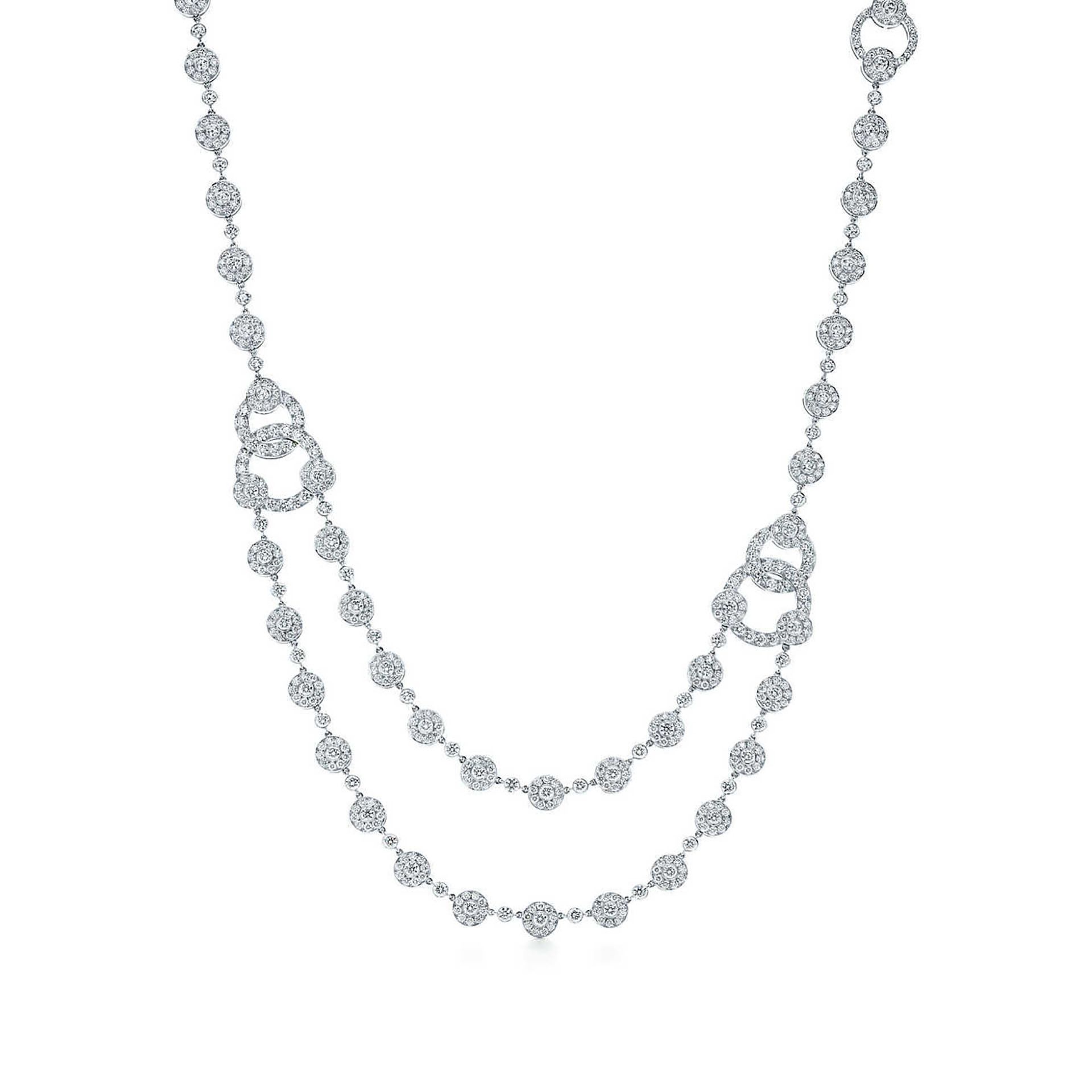 Para poder lucir en el cuello este collar de brillantes de la gigante firma de joyería neoyorkina se necesitan 150.000 dólares. Esta pieza está inspirada en el Art Decó con brillantes diamantes redondos de platino que en total pesan 30 quilates (Tiffany & Co.)