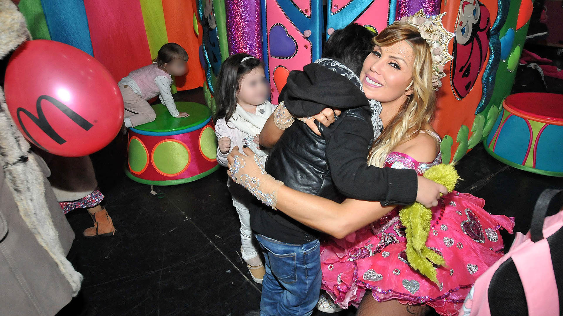 El abrazo de Dieguito Fernando con Laura Franco