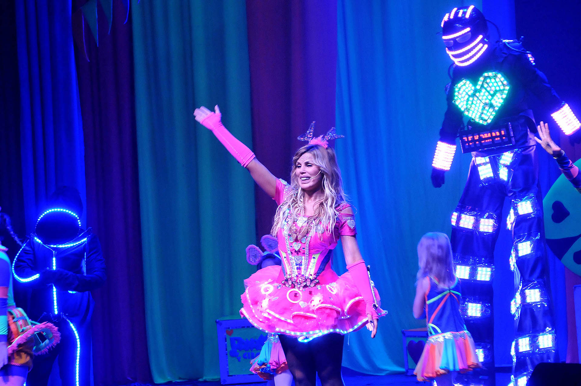 Muchos famosos fueron a ver el show en el Teatro Astral