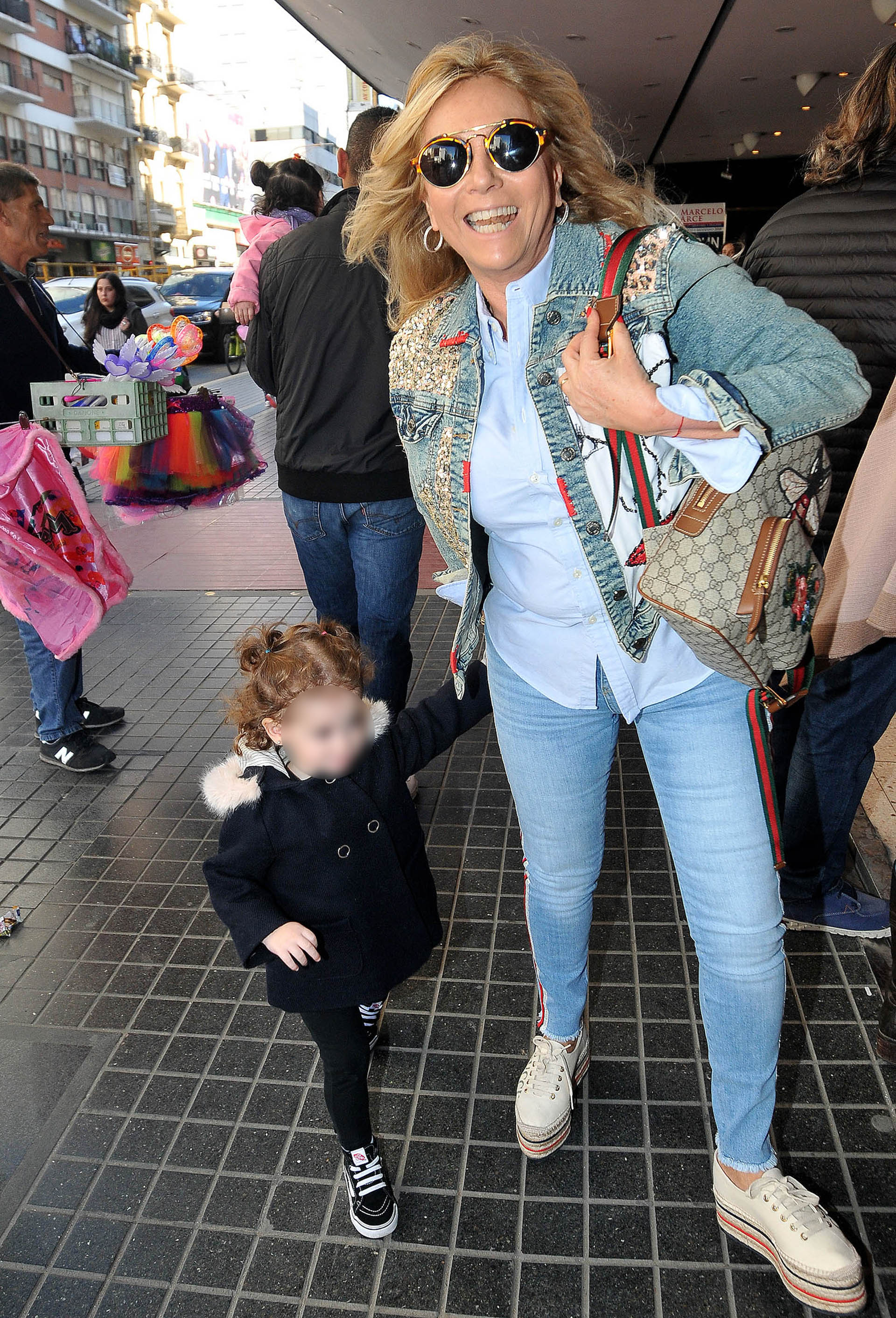 Ana Rosenfeld con su nieta