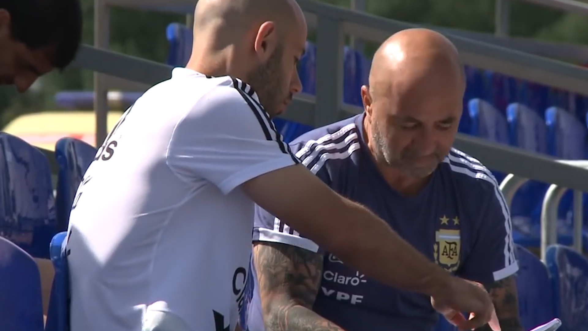Una de las charlas en pleno entrenamiento que mantuvo con Sampaoli