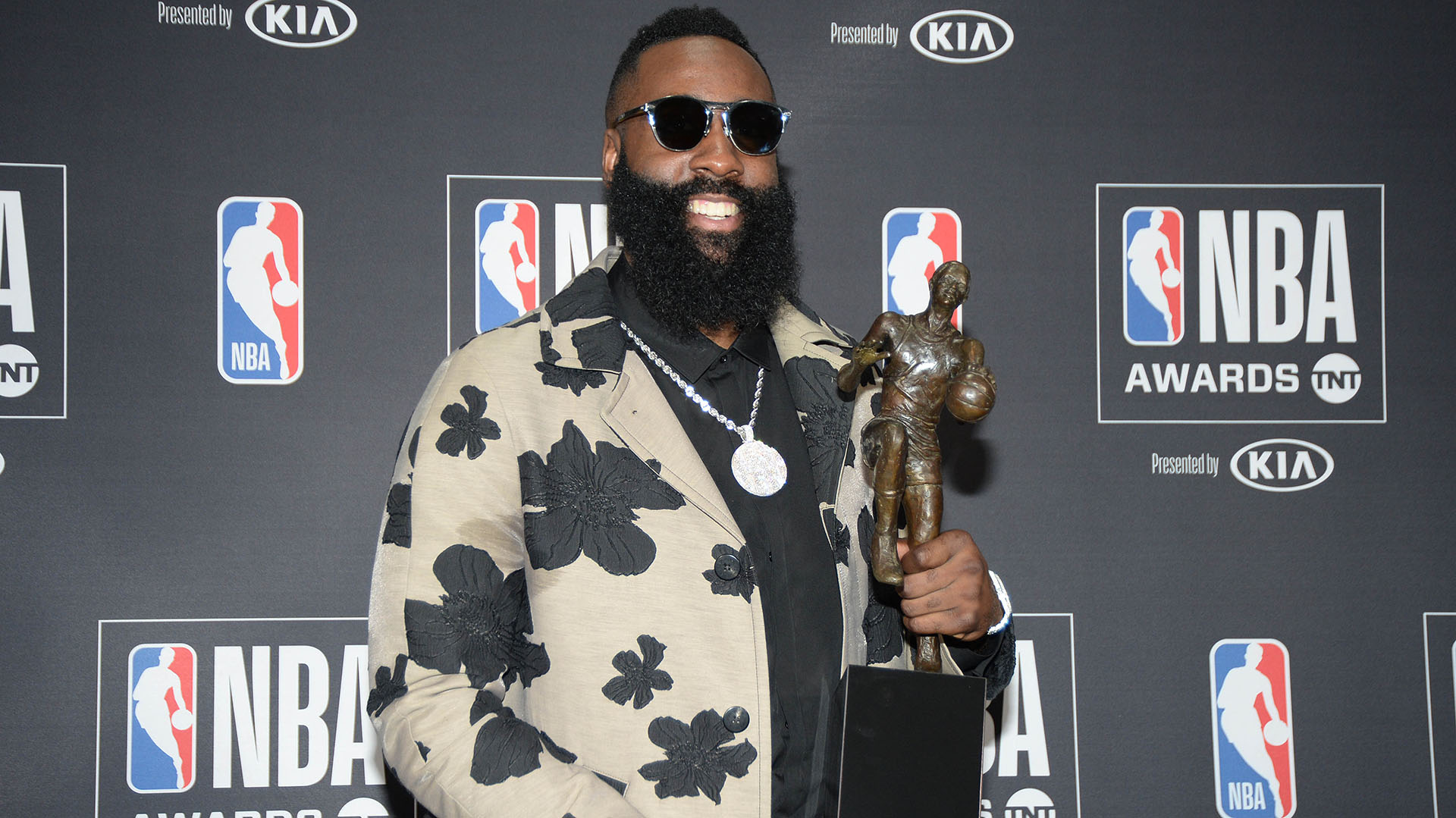 James Harden fue elegido Jugador Más Valioso (MVP) de la NBA (AP)
