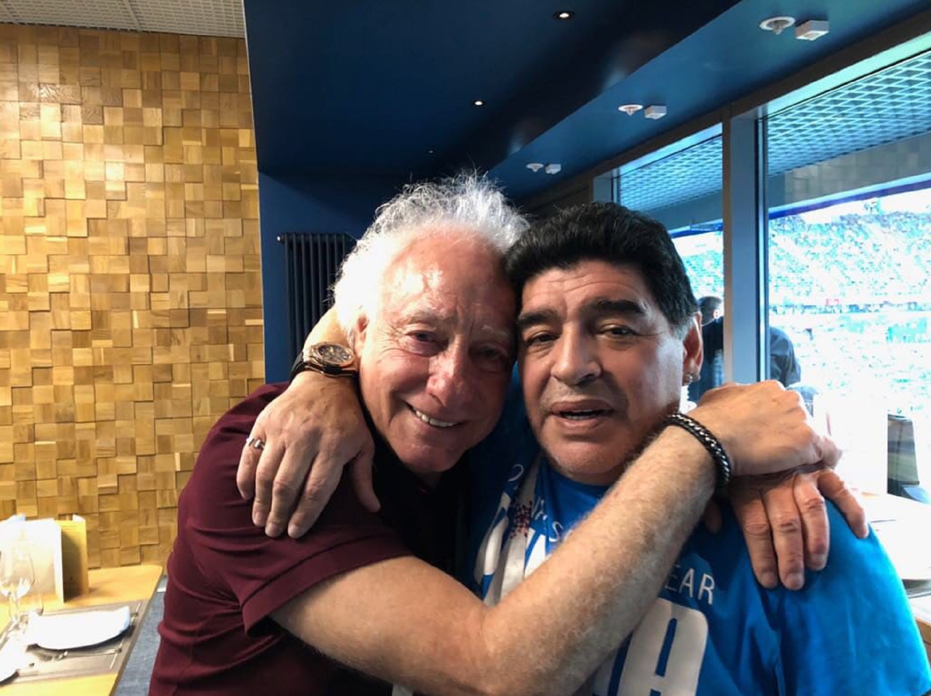Diego Maradona se reencontró con Guillermo Coppola en el partido de Argentina contra Nigeria. Dejaron atrás sus diferencias y se reconciliaron. “Era un abrazo pendiente”, dijo el ex representante