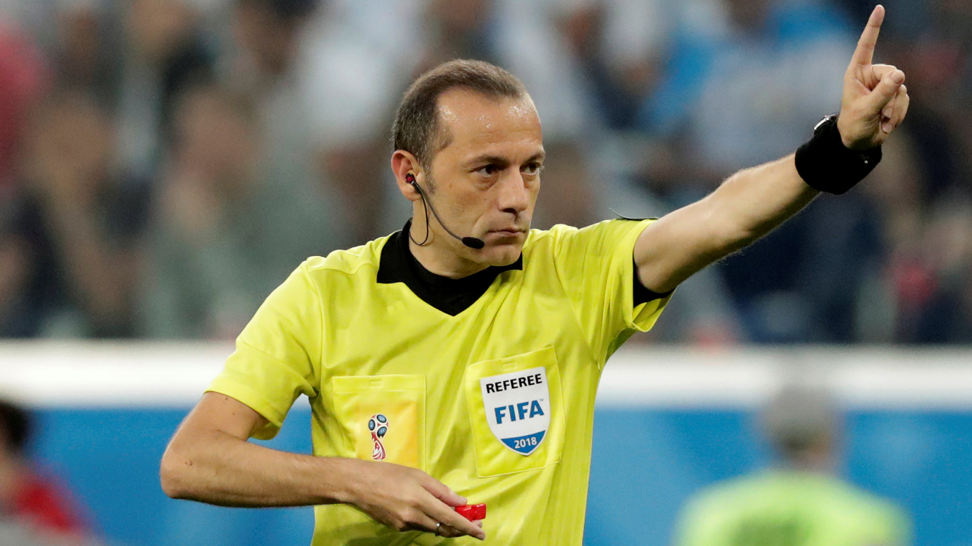 El turco Cuneyt Cakir tuvo una actuación regular en el partido