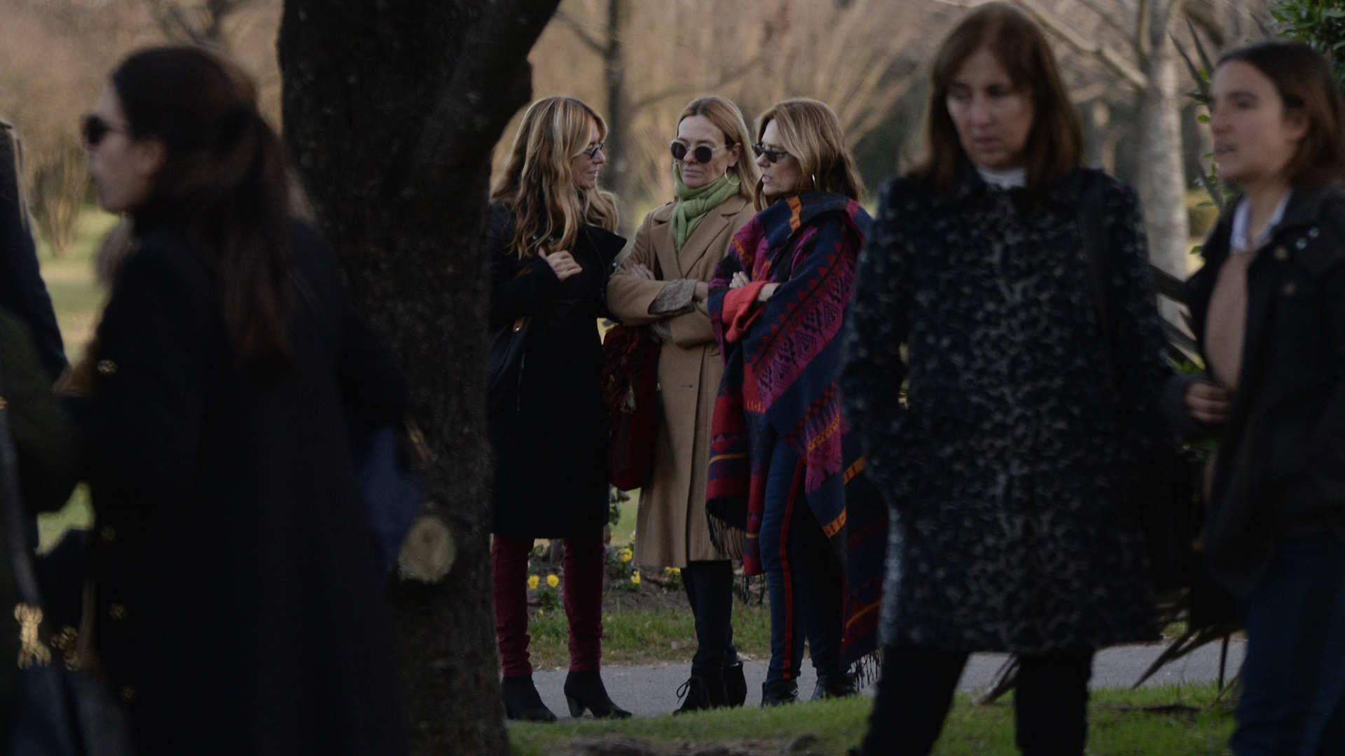 Las Trillizas de Oro se mostraron unidas durante el entierro de Geñi que se realizó en el Cementerio Parque Memorial de Pilar (Julieta Ferrario)