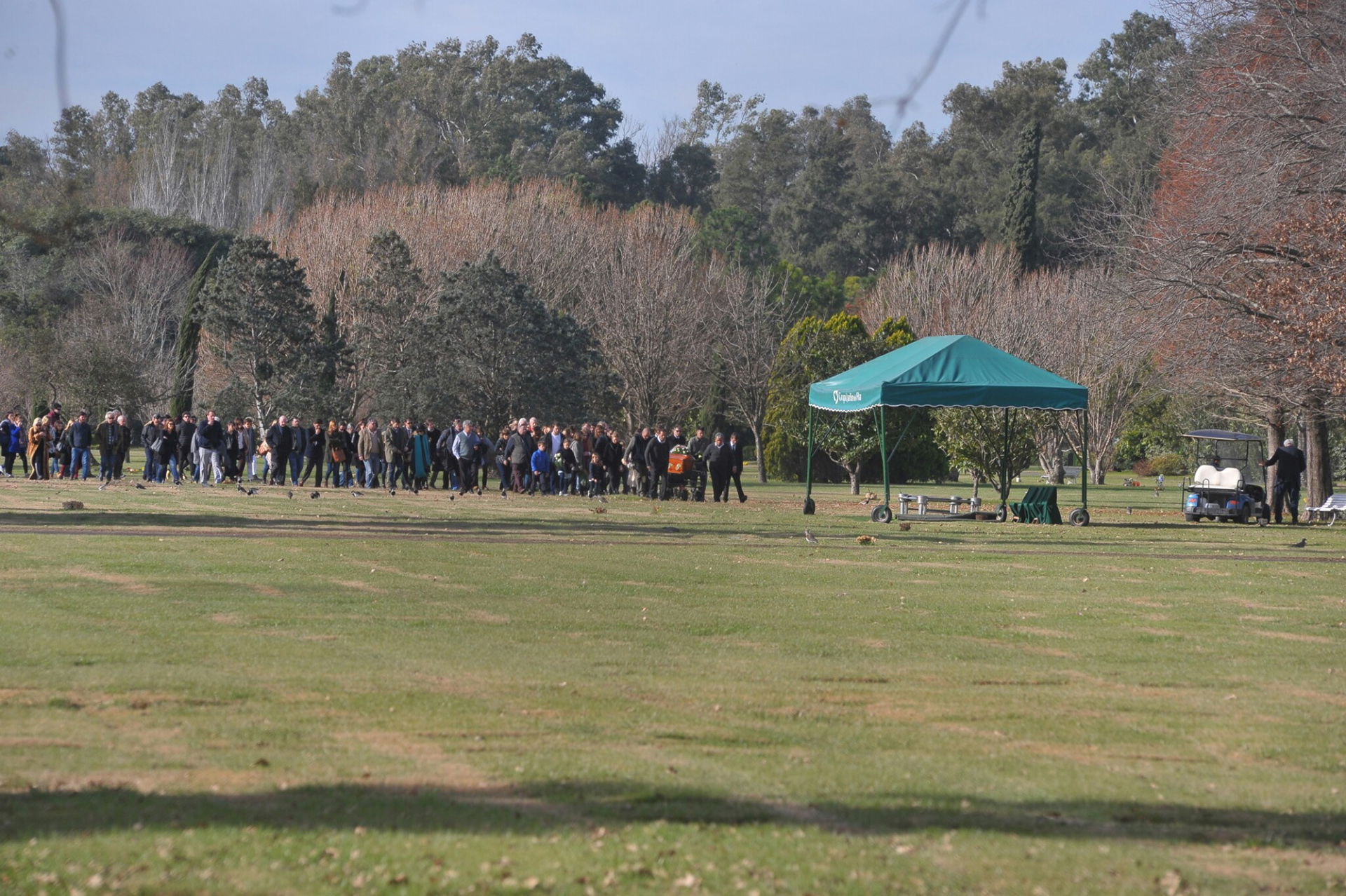 Unas 250 personas se acercaron a despedir a la hija mayor de María Eugenia Fernández de Rousse y el polista Horacio Laprida