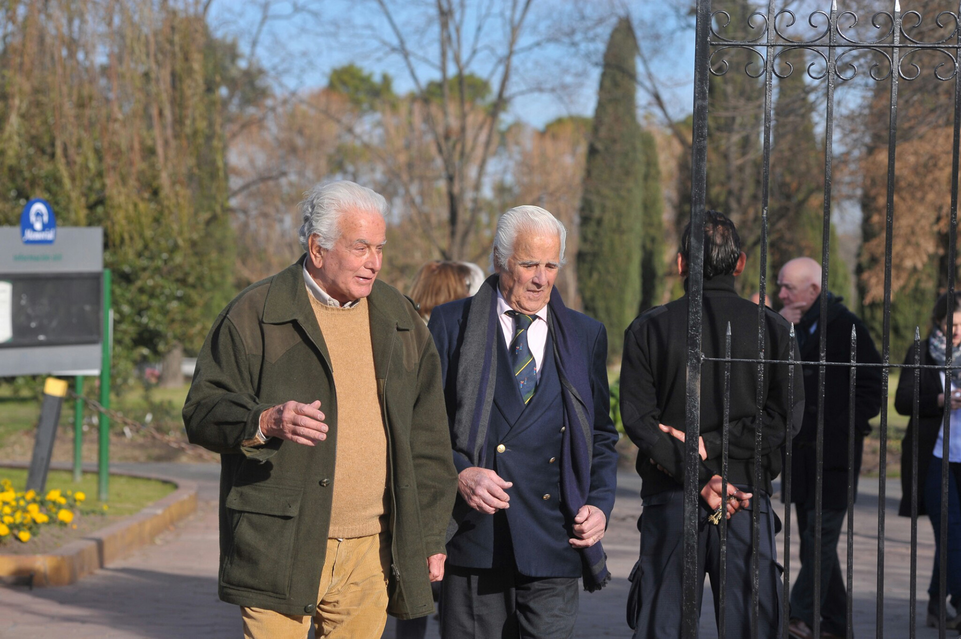 Familiares del arquitecto César Bustos
