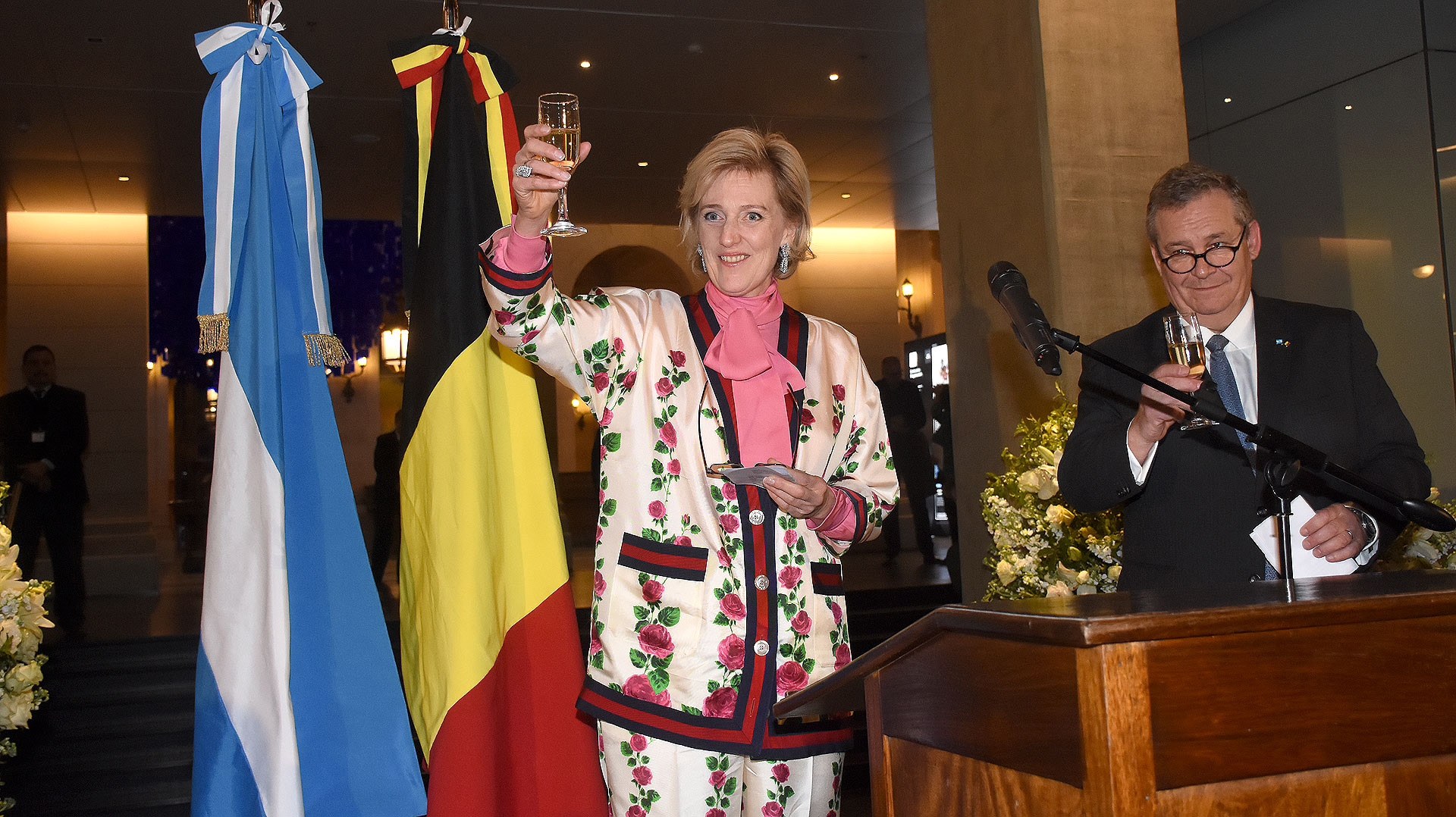 El momento del brindis que encabezó la princesa, acompañada por el embajador de Bélgica en la Argentina, Peter Maddens
