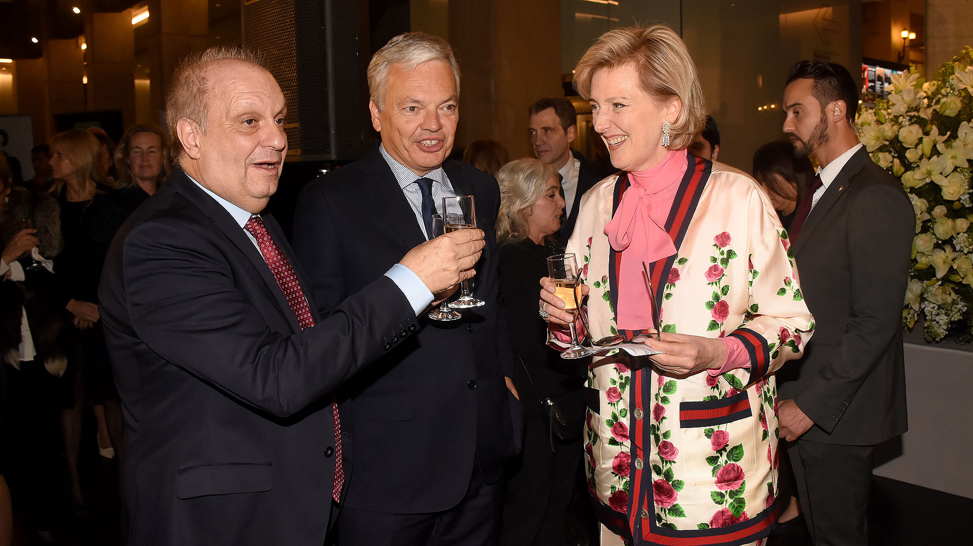 Hernán Lombardi, Didier Reynders y Astrid de Bélgica. La princesa nació en Bruselas y es la segunda hija del rey Alberto II y la reina Paola