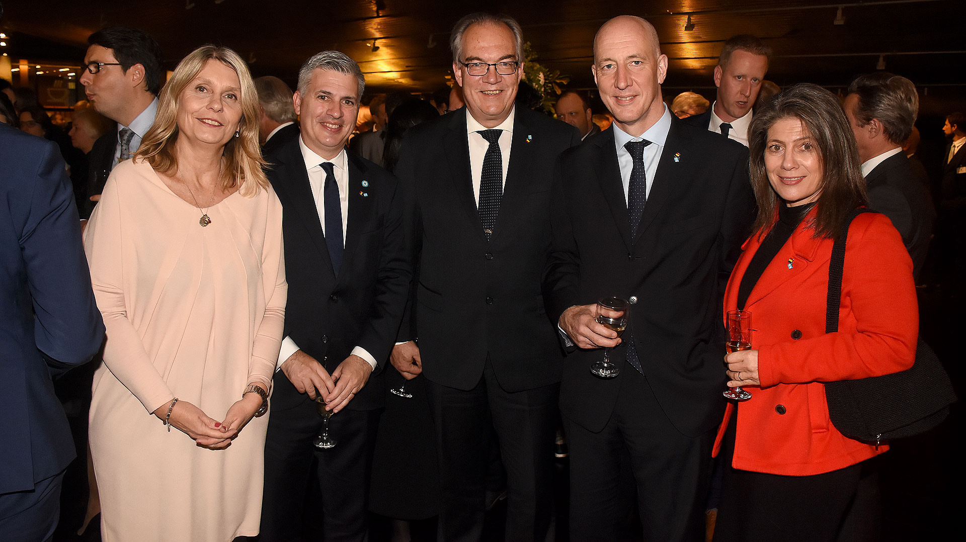 Cornelia Schmidt Liermann y Marcelo Scaglione junto a los embajadores Jürgen Christian Mertens y Mark Kent, acompañado por su esposa Martine