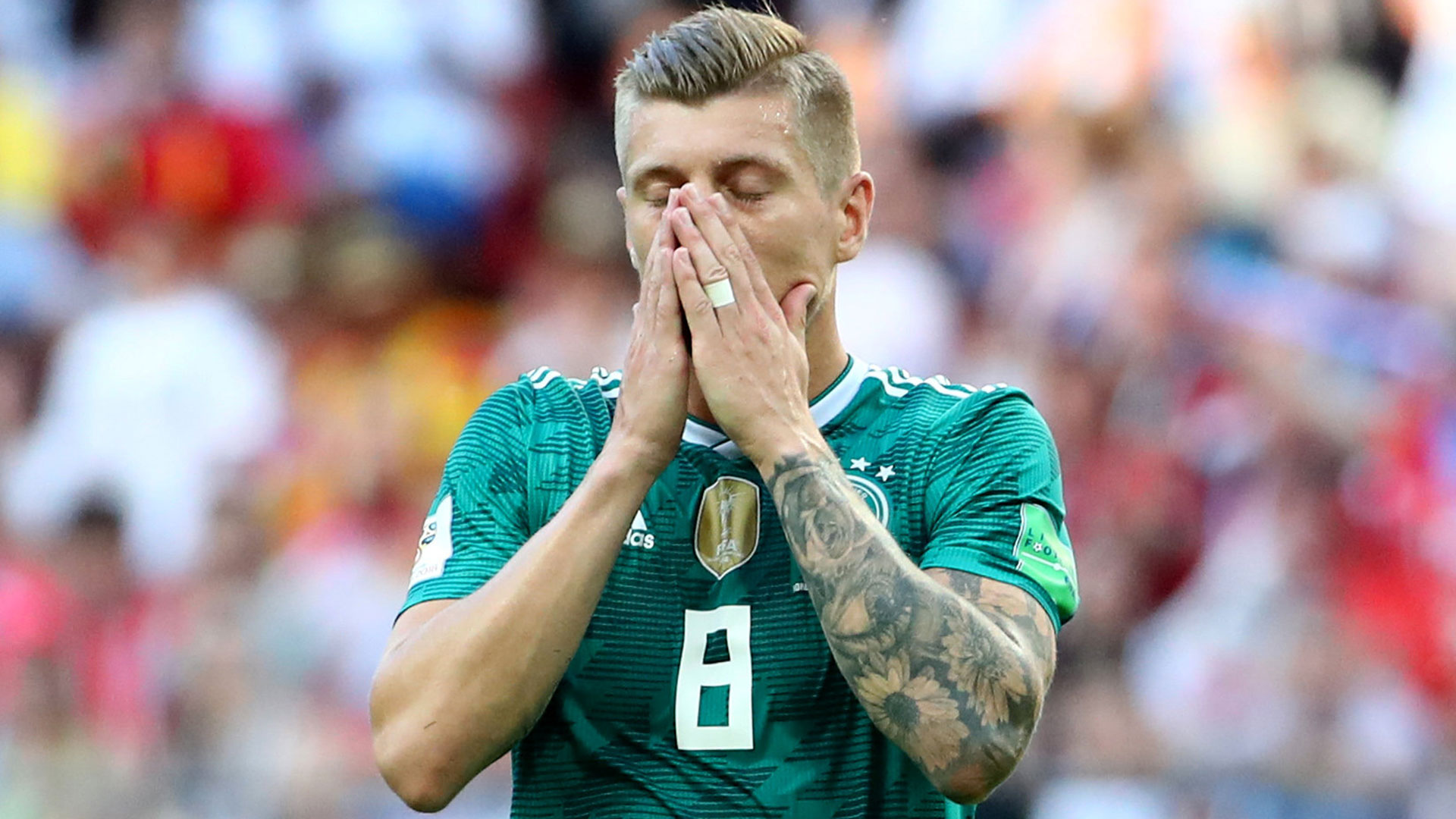Kroos se toma la cara: no pudo salvar a su equipo como ante Suecia (Reuters)