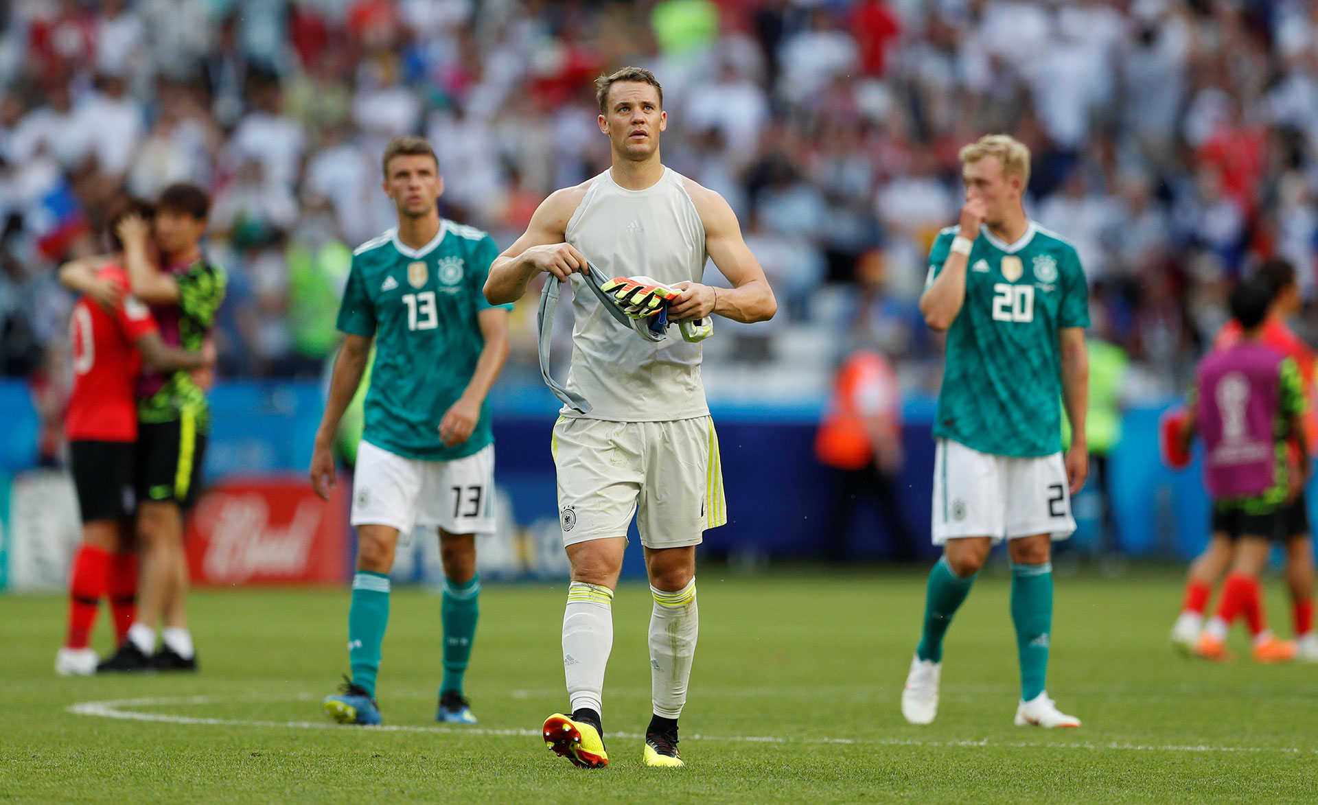 Manuel Neuer quedó expuesto en el segundo tanto de los asiáticos (Reuters)