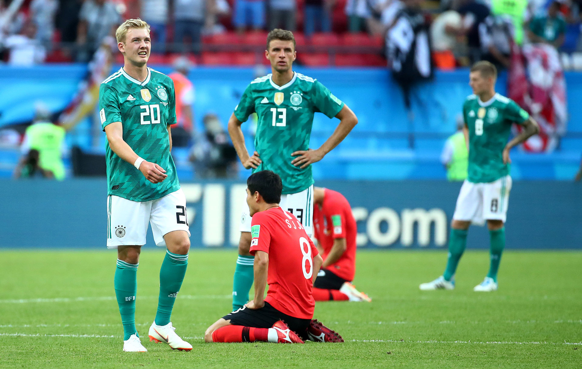 Brandt mira el cartel y no puede creer lo que ve: Corea del Sur 2 – Alemania 0 (Reuters)