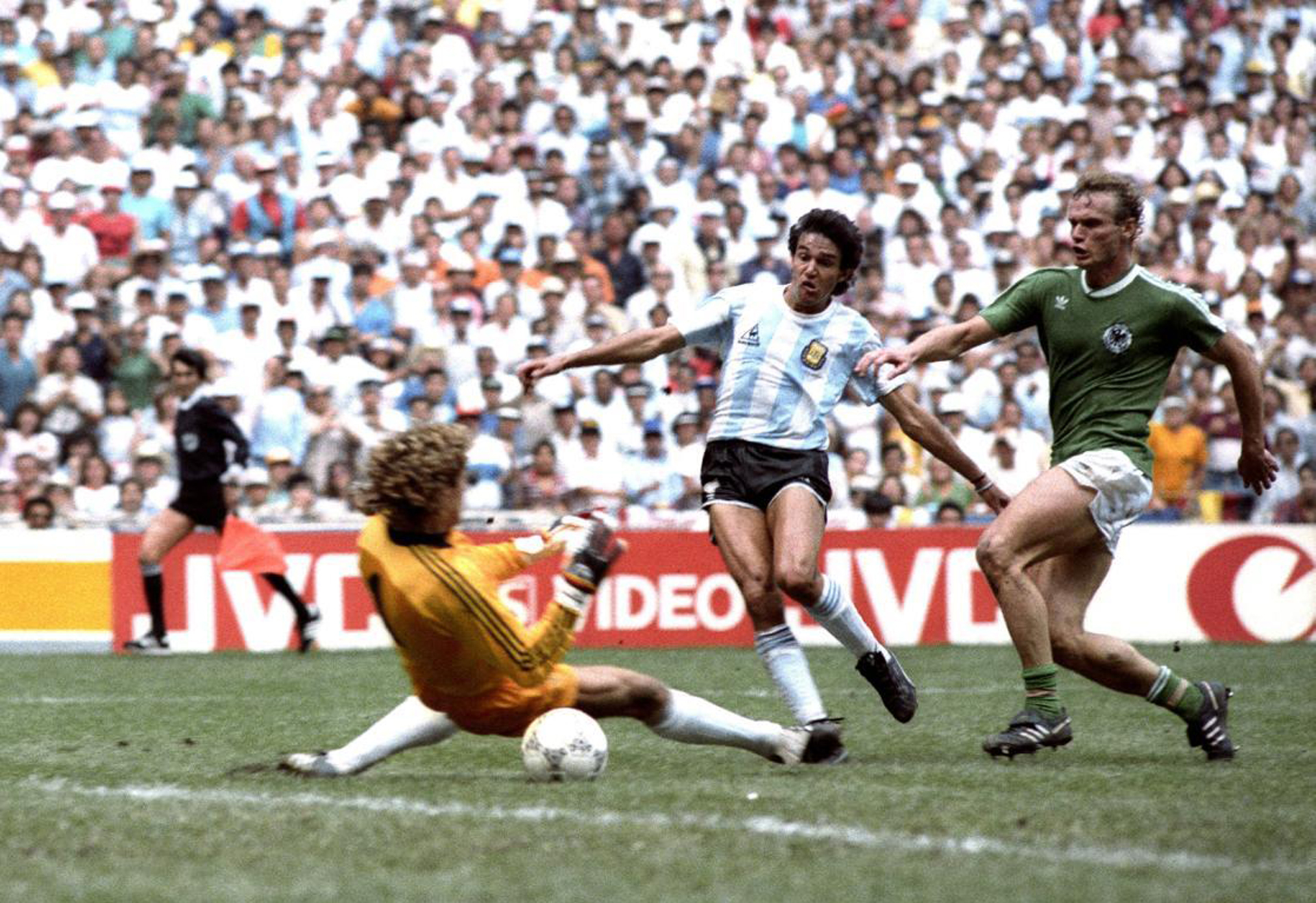 El gol del campe�n de M�xico '86: la corrida de Burruchaga en las voces de los protagonistas - Infobae