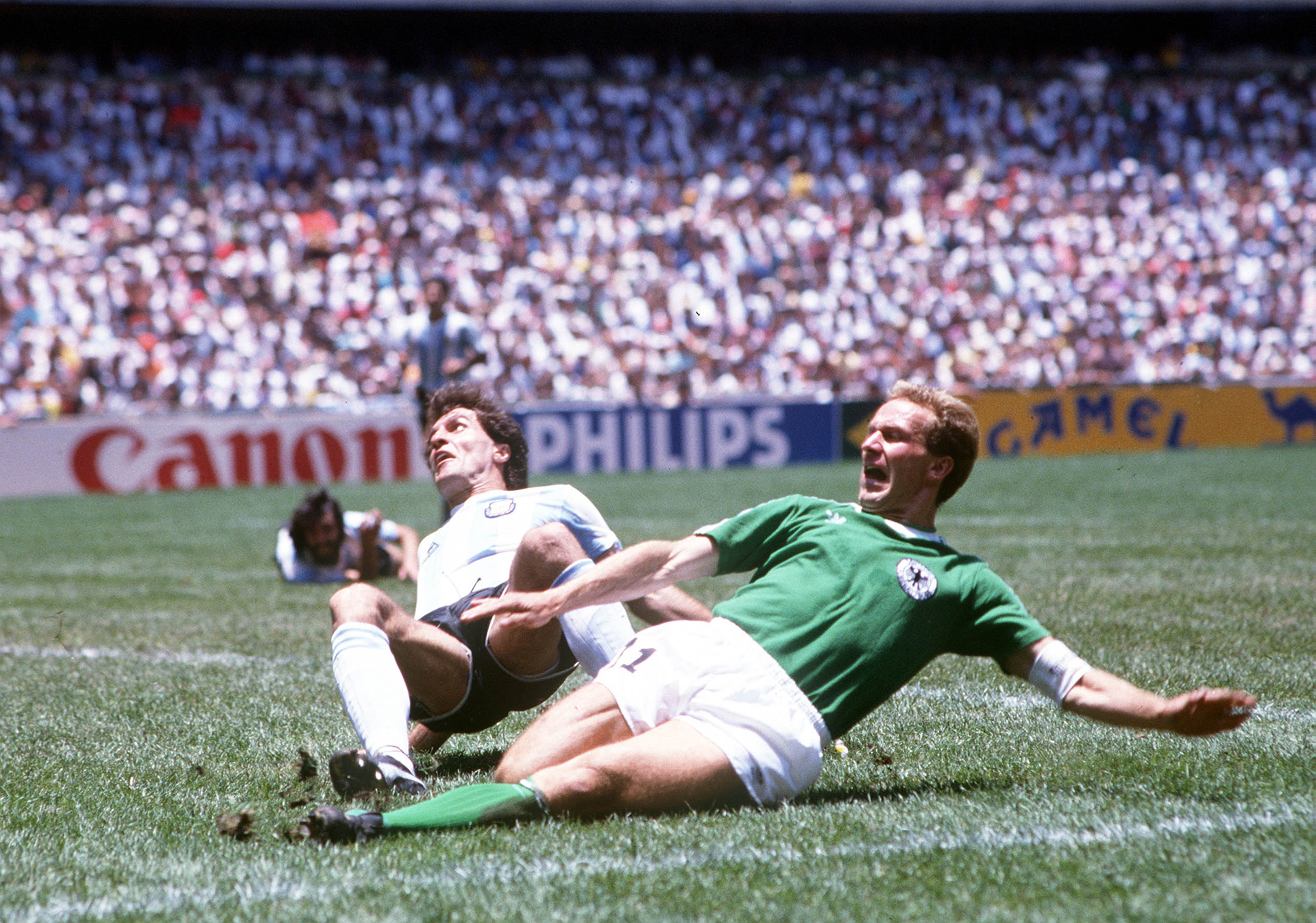 Oscar Ruggeri y Karl Heinz Rummenigge, duelo de titanes